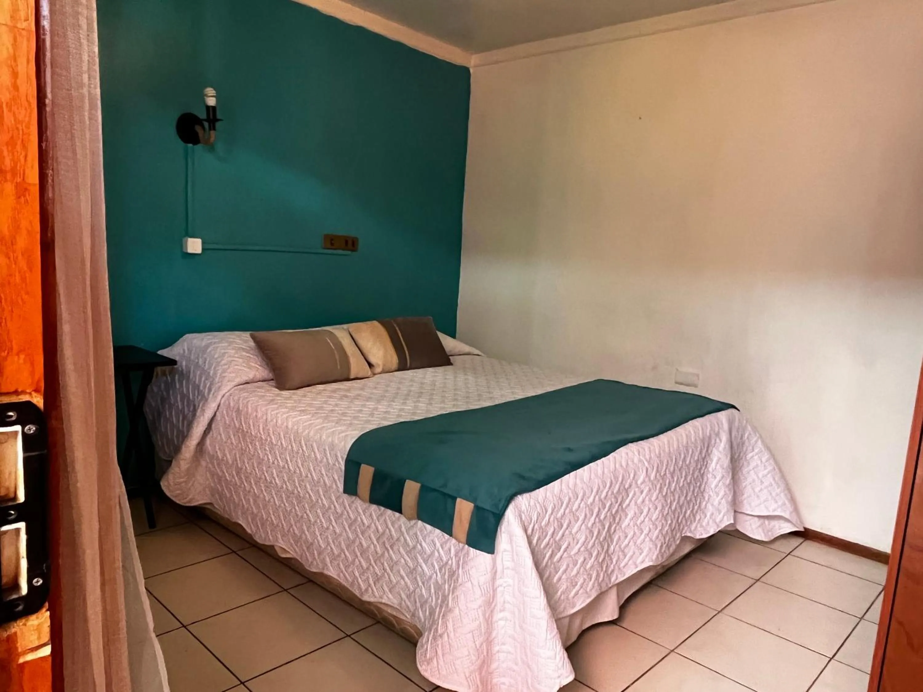 Bed in Hostal Avenue