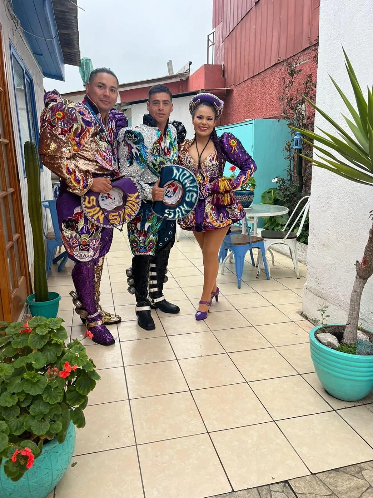 group of guests in Hostal Avenue
