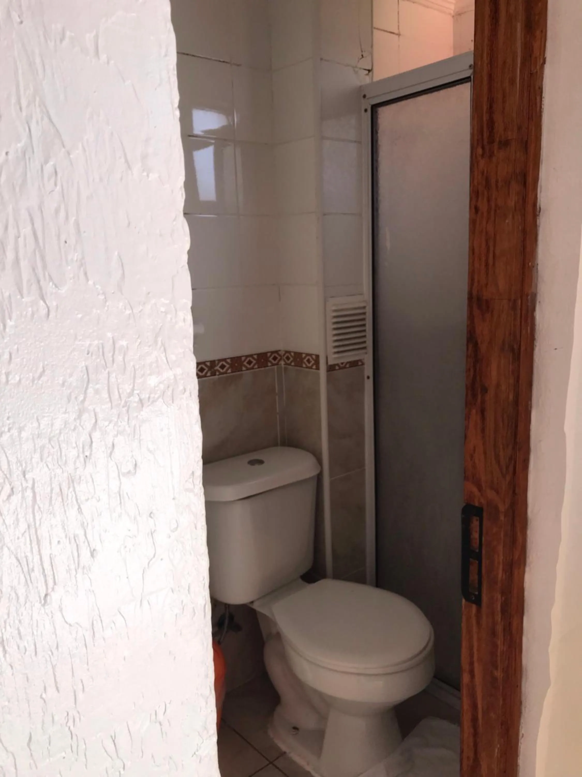 Shower in Hostal Avenue