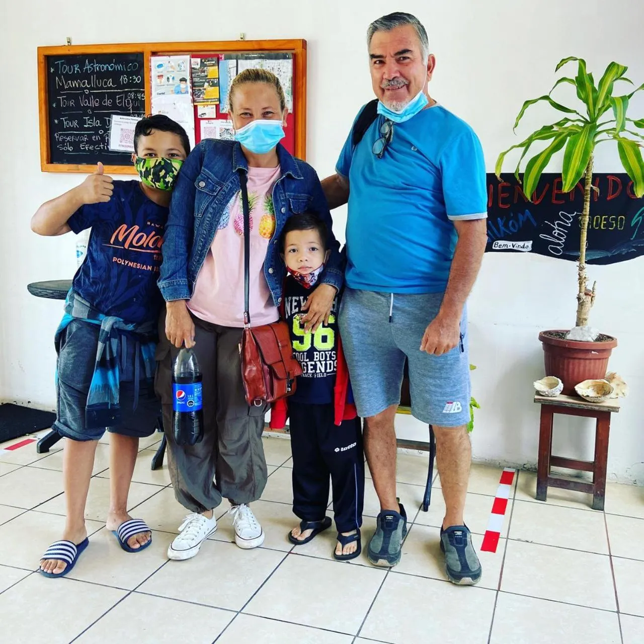 group of guests in Hostal Avenue