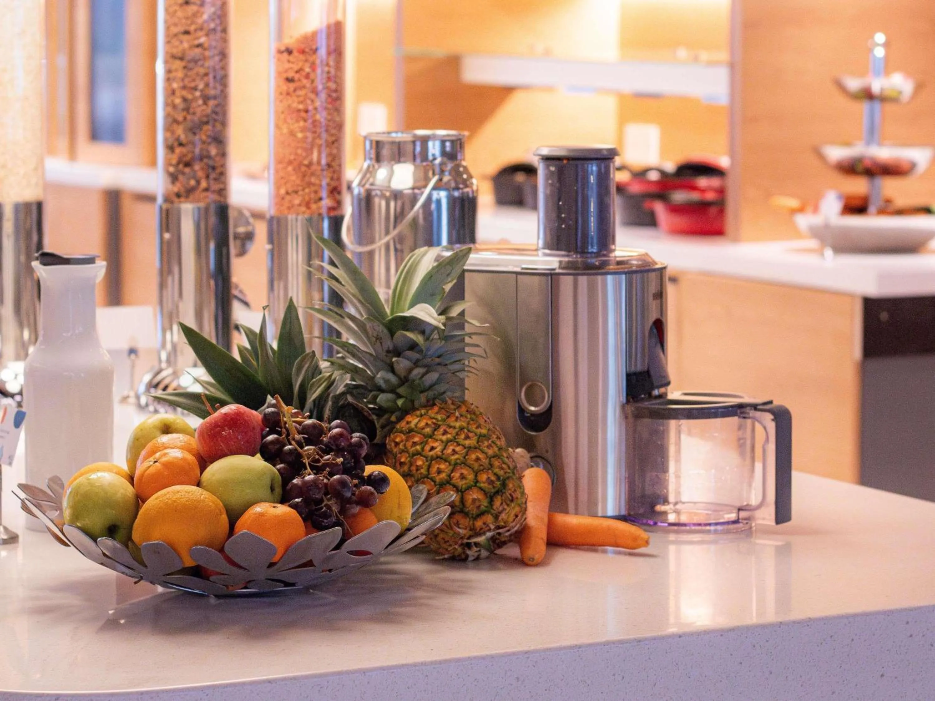 Restaurant/places to eat in Novotel Zürich Airport Messe - newly renovated