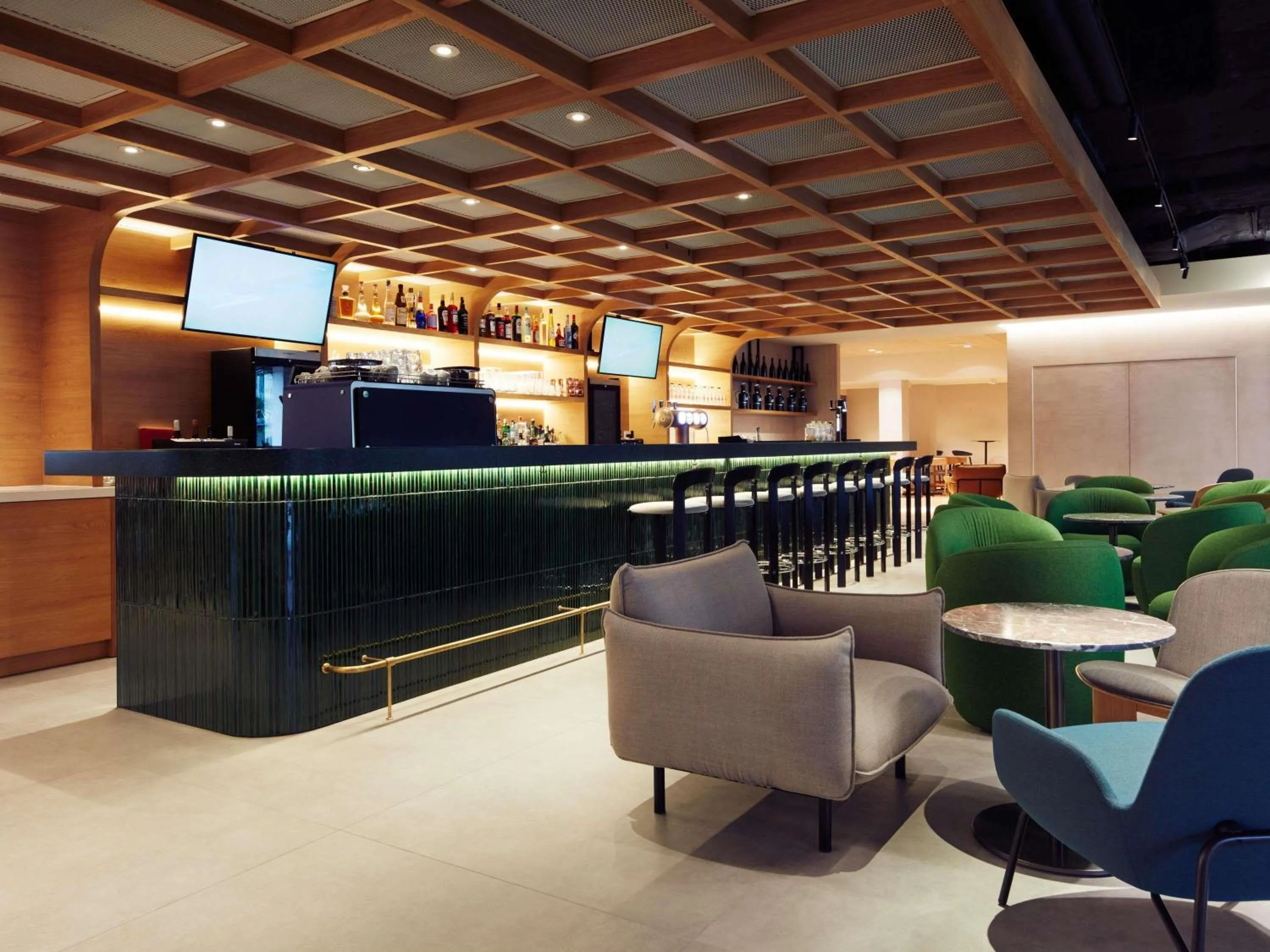 Lounge or bar in Novotel Zürich Airport Messe - newly renovated