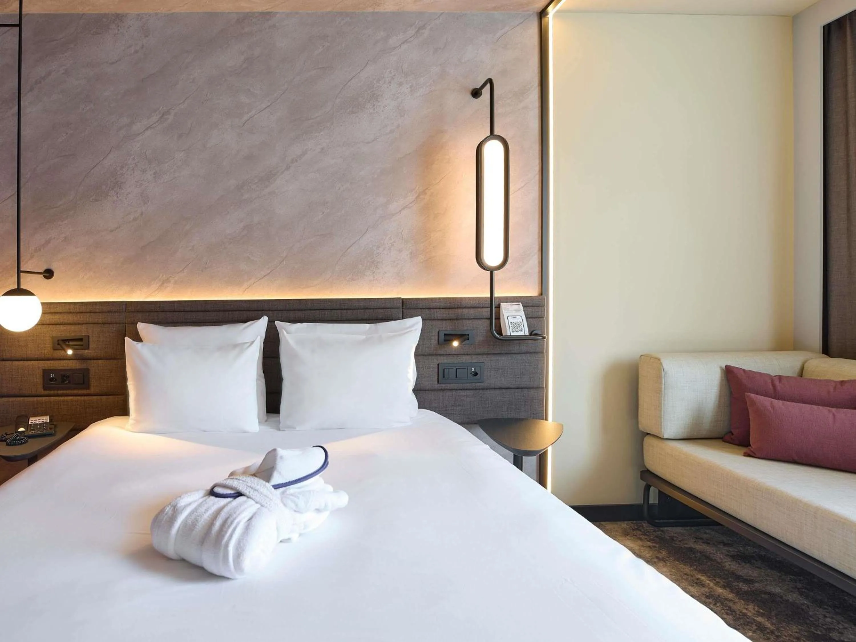 Bedroom, Bed in Novotel Zürich Airport Messe - newly renovated