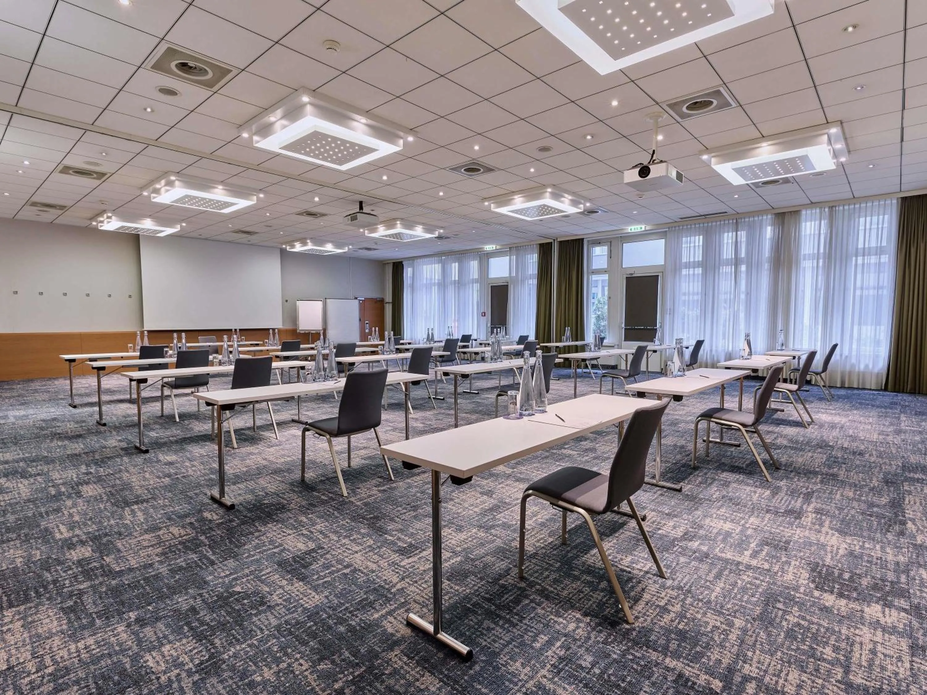 Meeting/conference room in Novotel Zürich Airport Messe - newly renovated