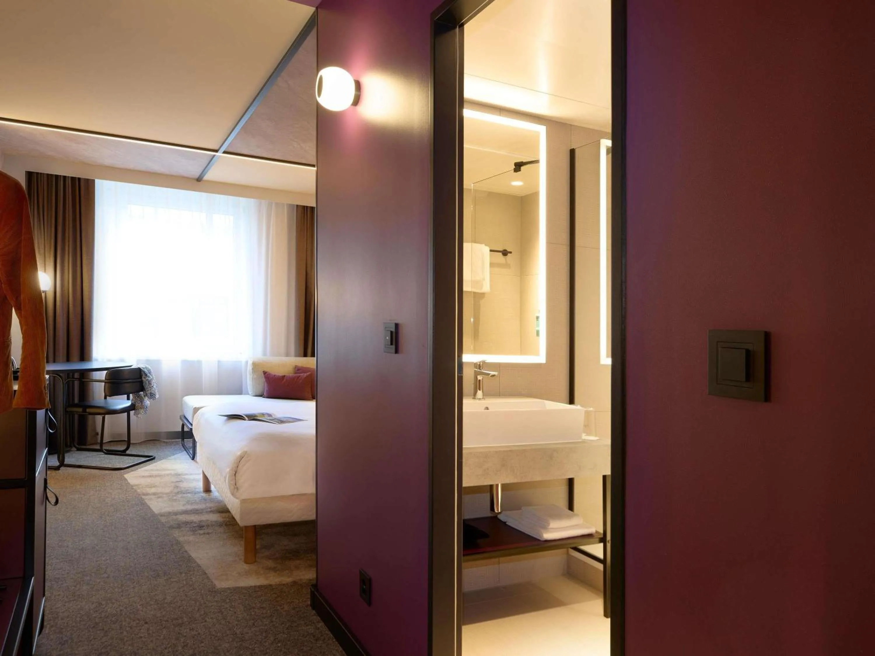 Bedroom, Bed in Novotel Zürich Airport Messe - newly renovated