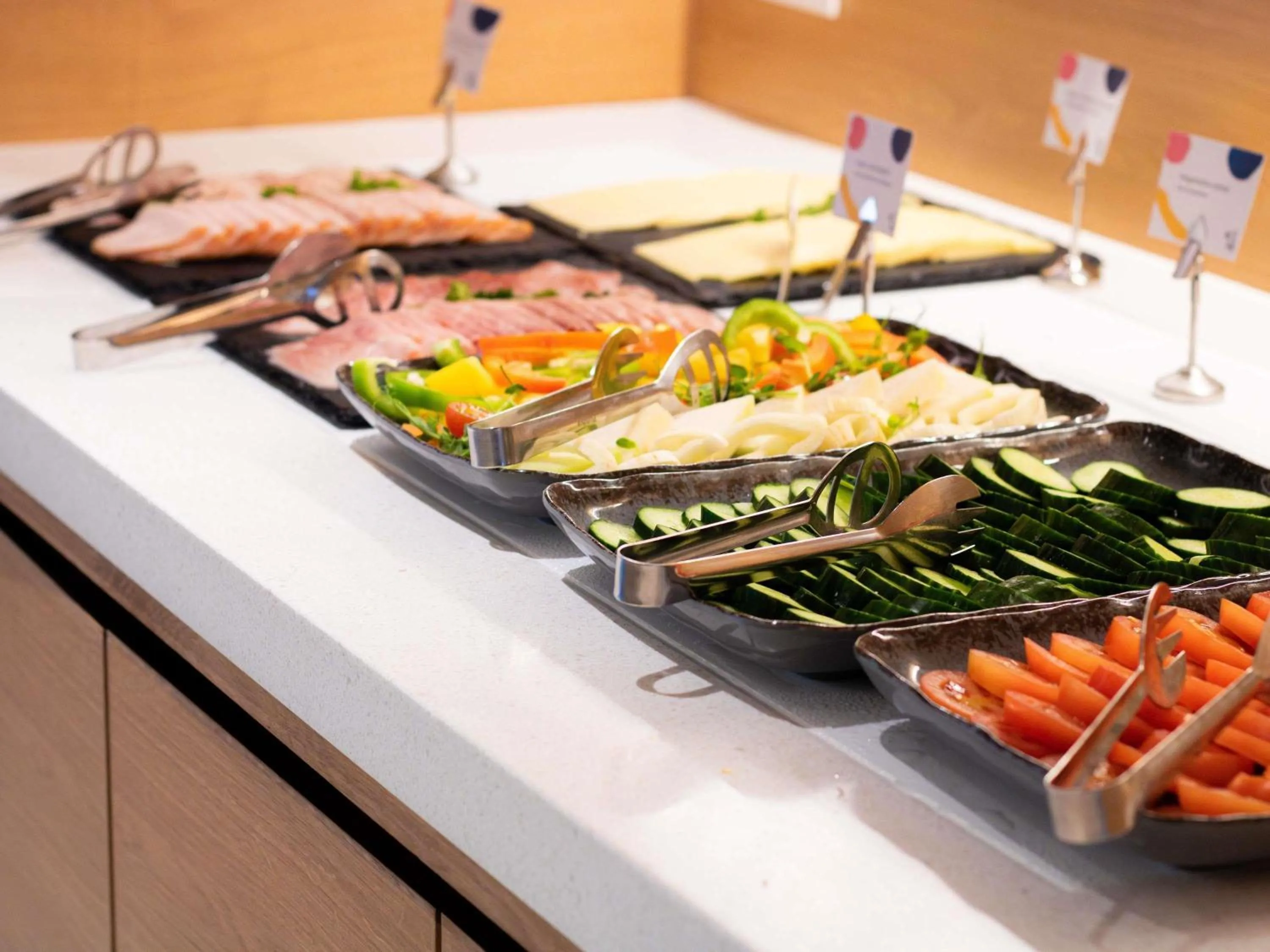 Restaurant/places to eat in Novotel Zürich Airport Messe - newly renovated