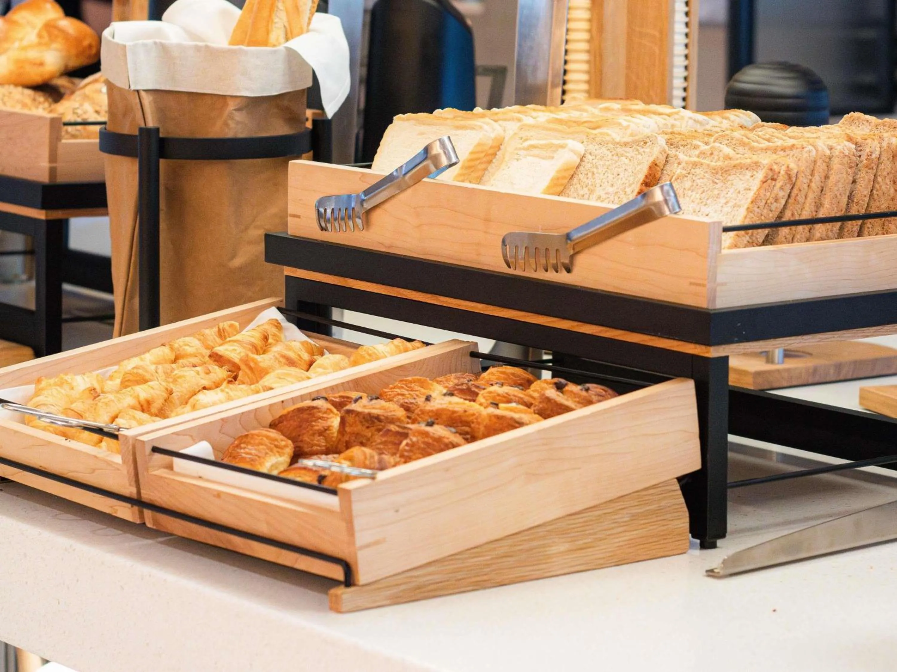 Restaurant/places to eat in Novotel Zürich Airport Messe - newly renovated