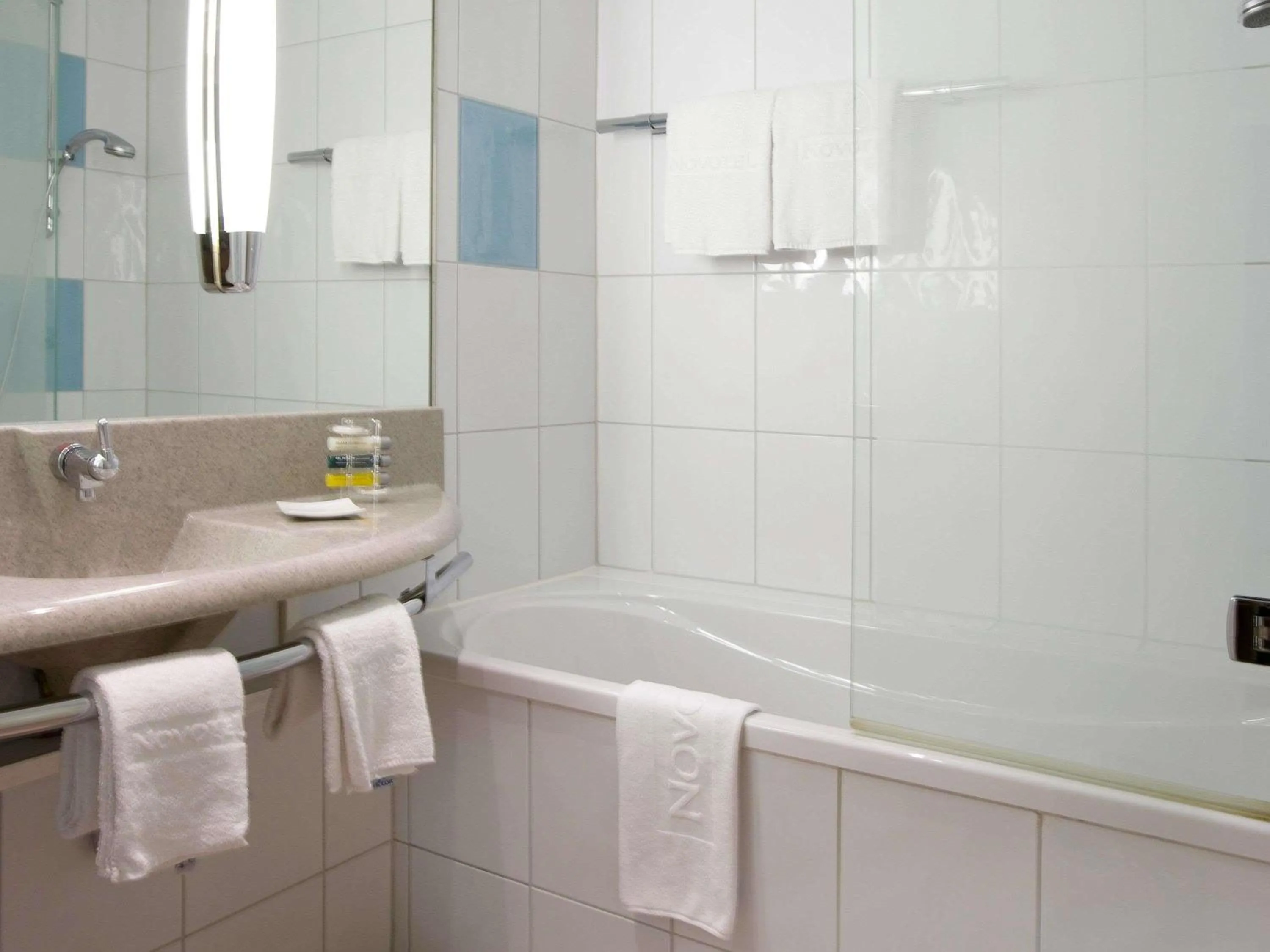 Bedroom in Novotel Zürich Airport Messe - newly renovated