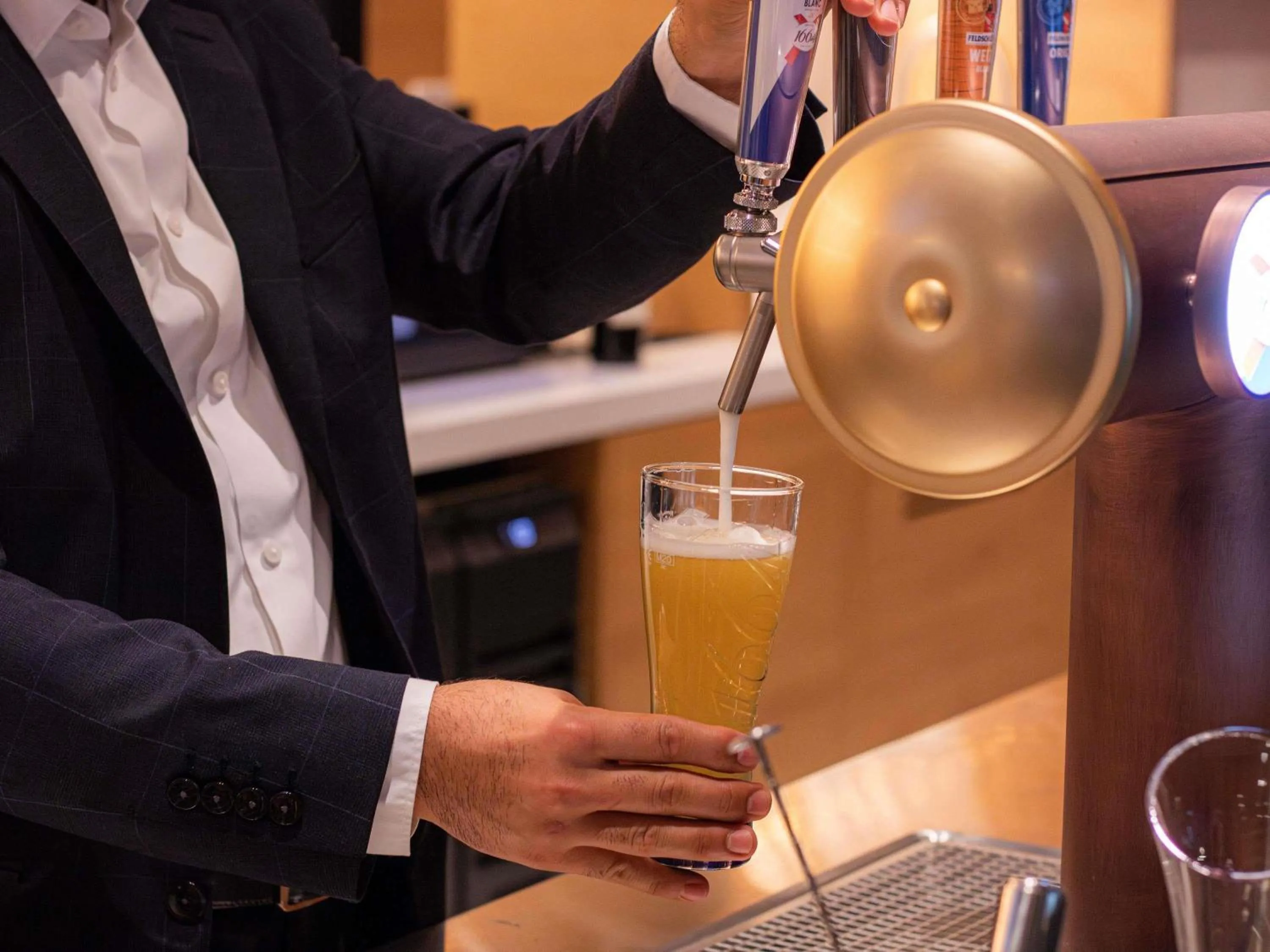 Lounge or bar in Novotel Zürich Airport Messe - newly renovated