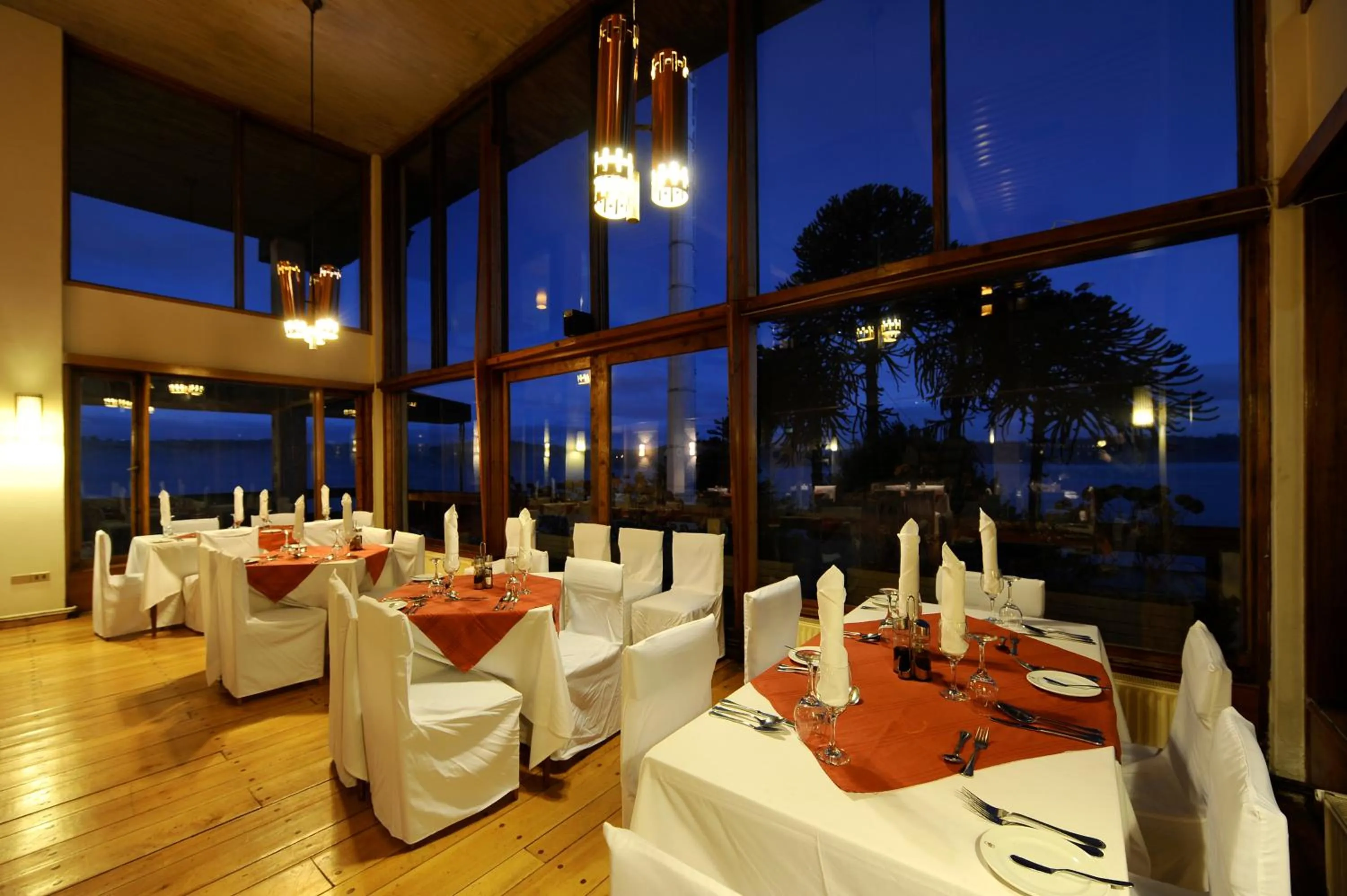 Restaurant/places to eat in Hotel de Castro