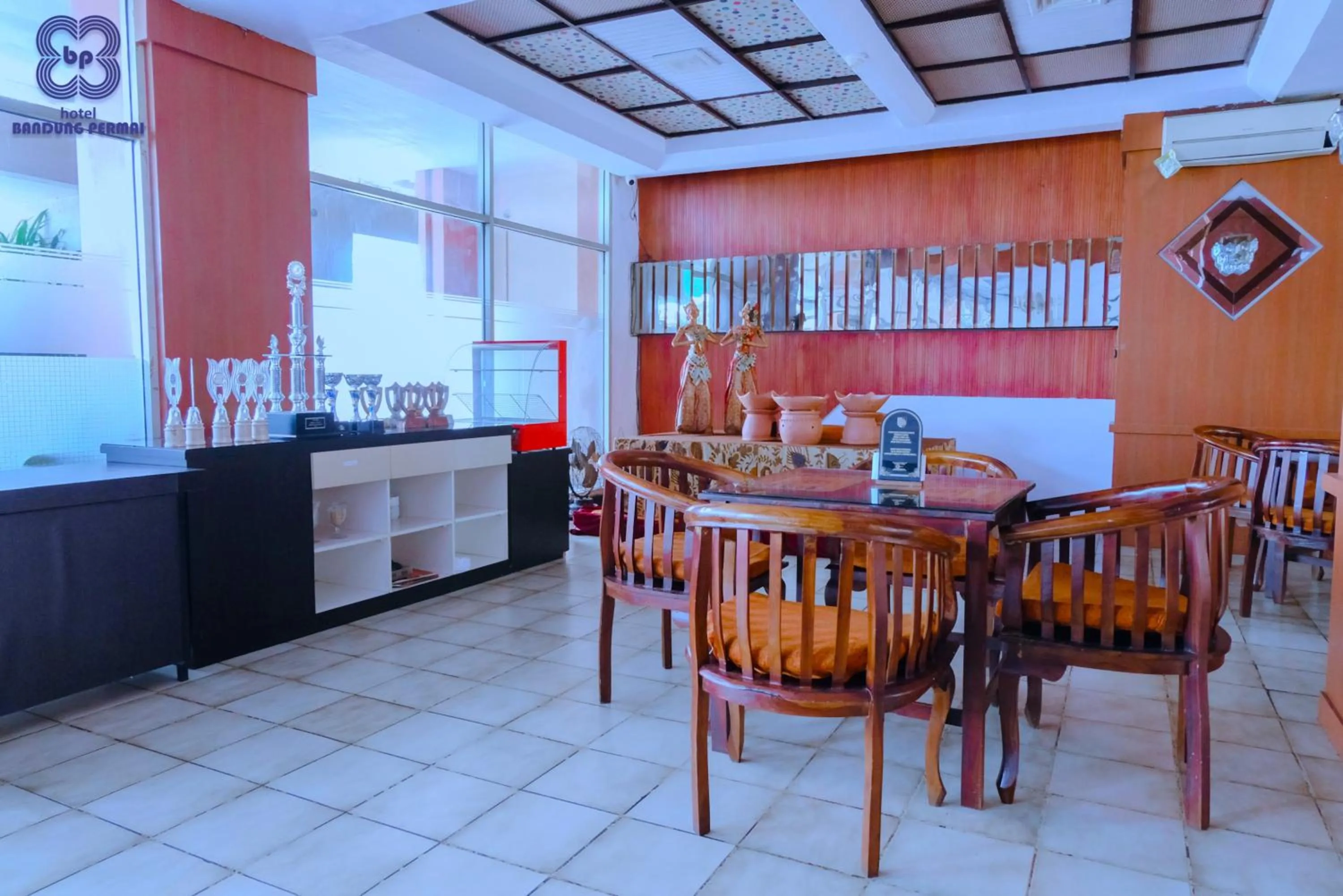 Restaurant/places to eat in Bandung Permai Hotel Jember