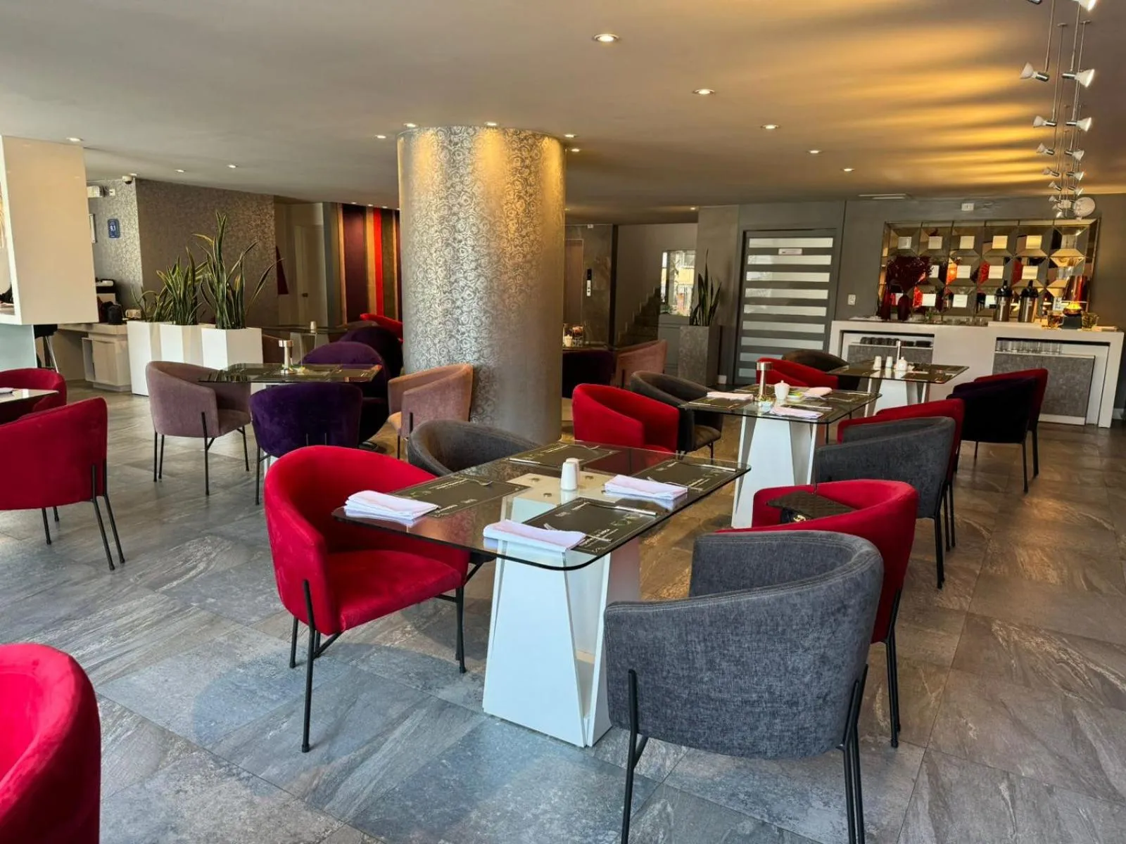 Restaurant/places to eat in Rioné Hotel Boutique