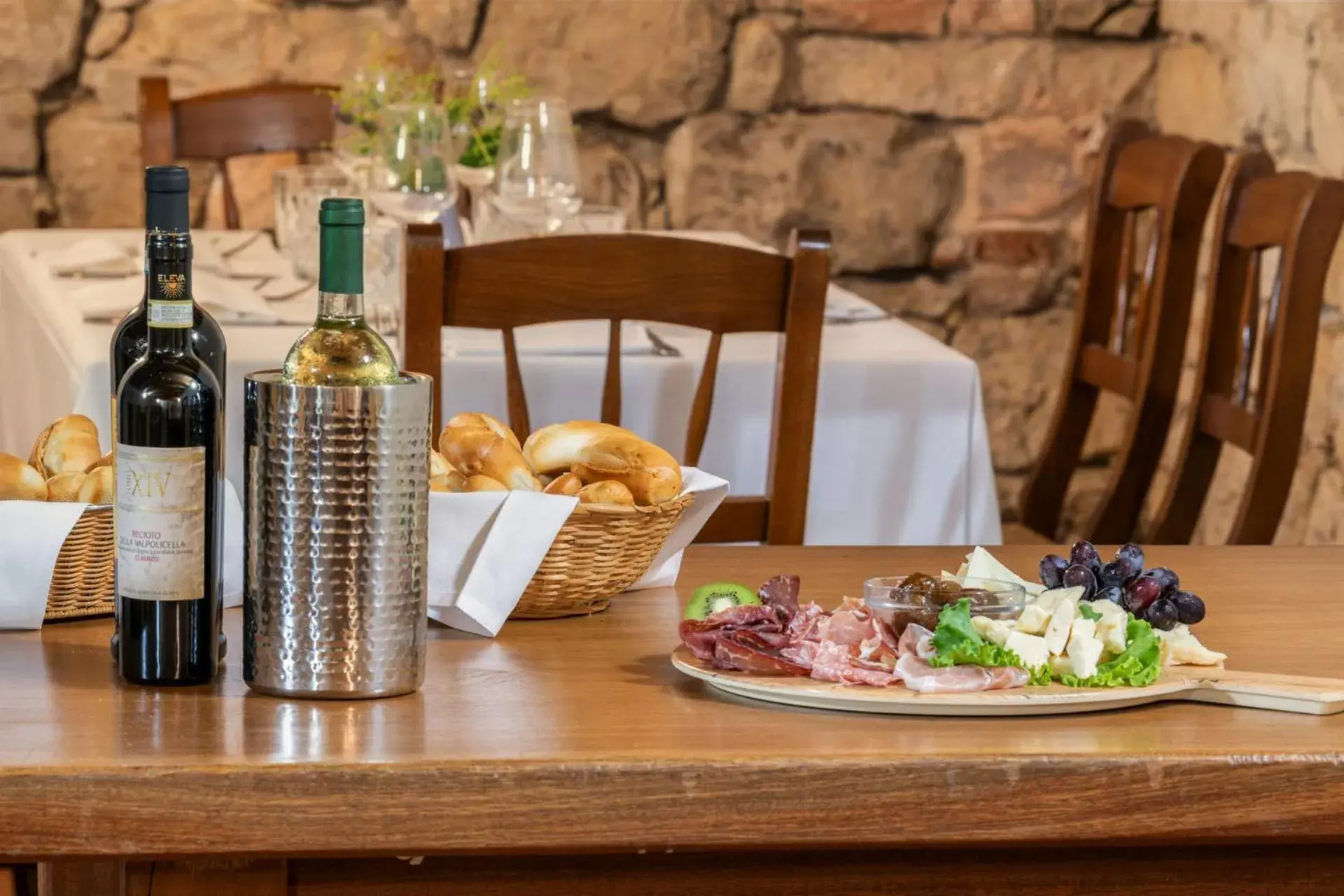 Restaurant/places to eat in Kona Hotel Verona by Kleos Group Collection Restaurant/places to eat in Kona Hotel Verona by Kleos Group Collection