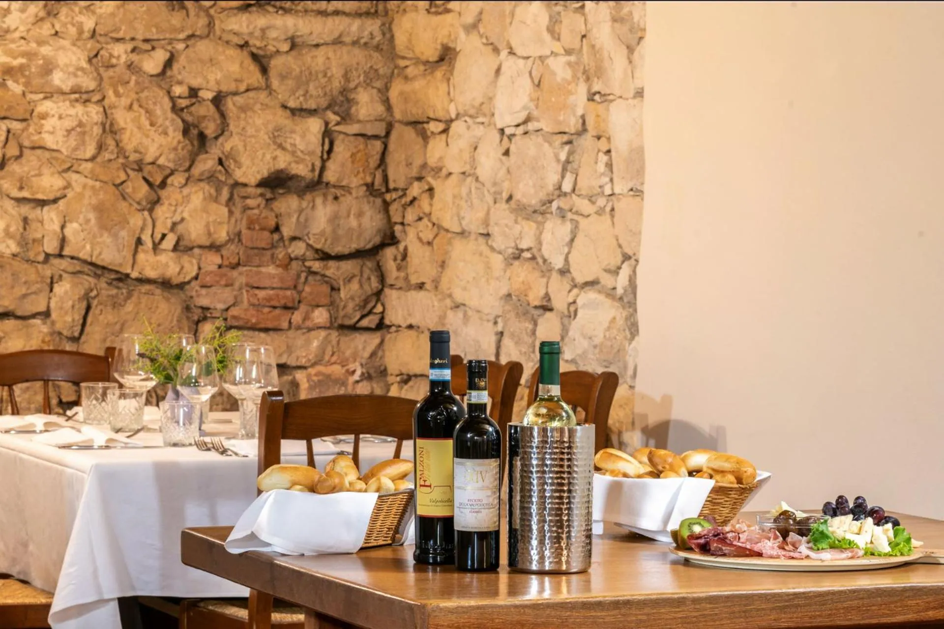 Restaurant/places to eat in Kona Hotel Verona by Kleos Group Collection