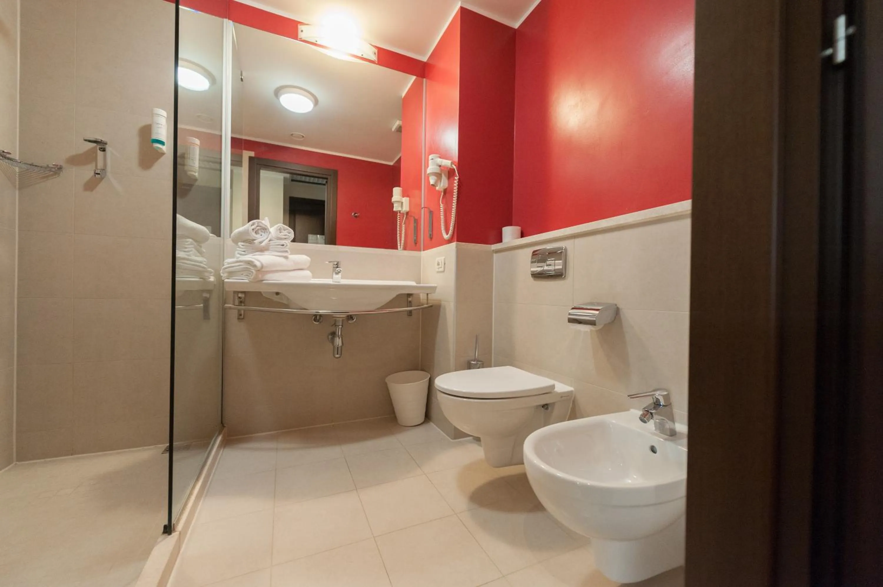 Shower in Kona Hotel Verona by Kleos Group Collection