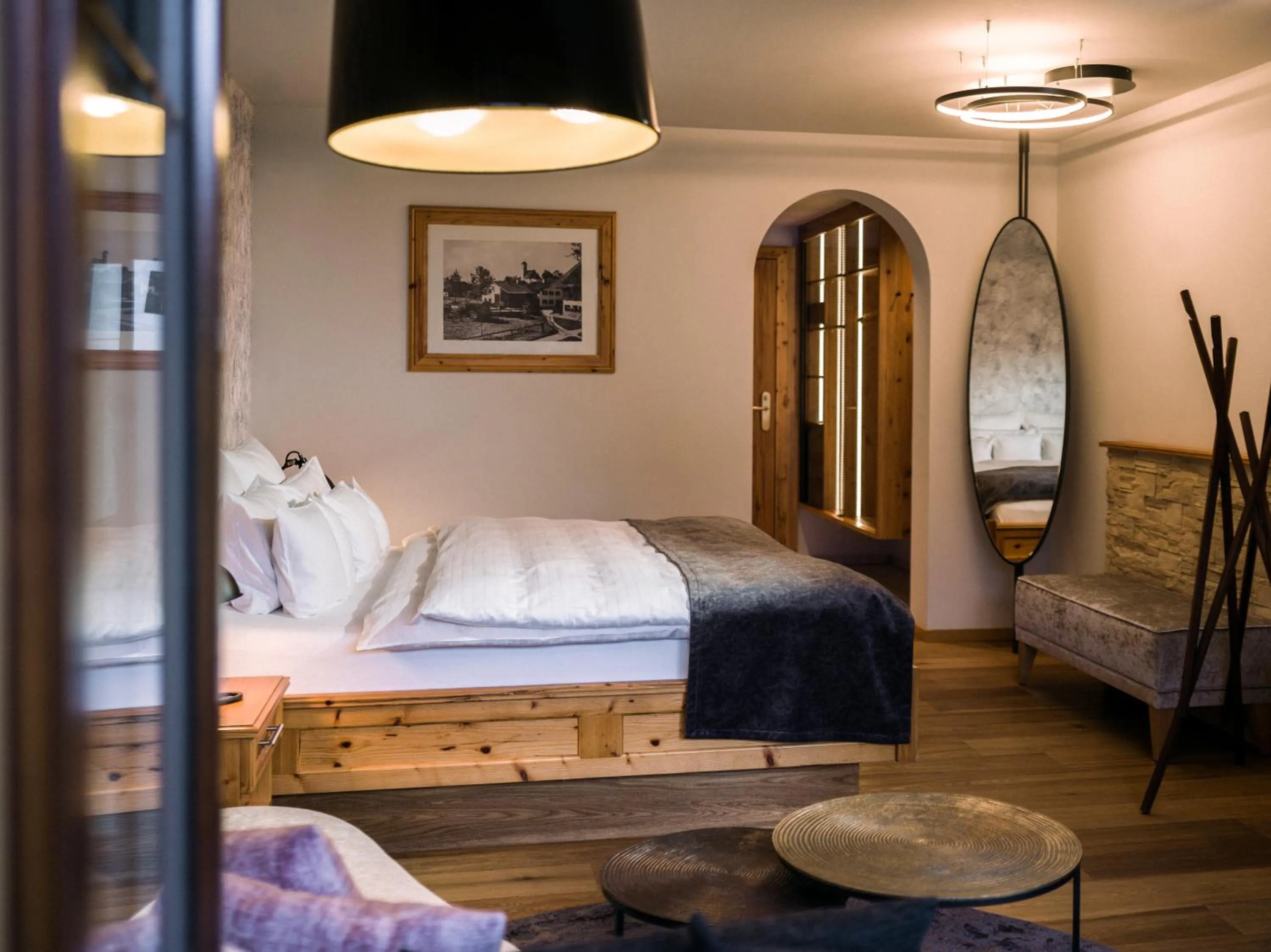 Photo of the whole room, Bed in Das König Ludwig Inspiration SPA