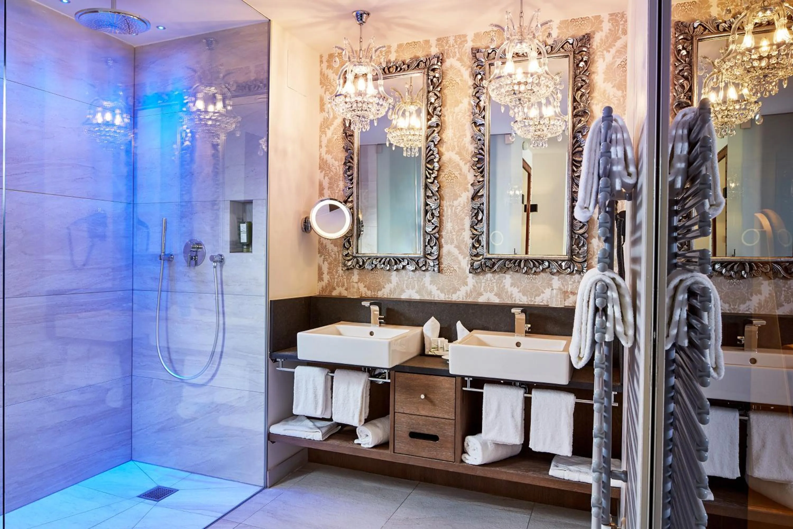 Shower in Das König Ludwig Inspiration SPA