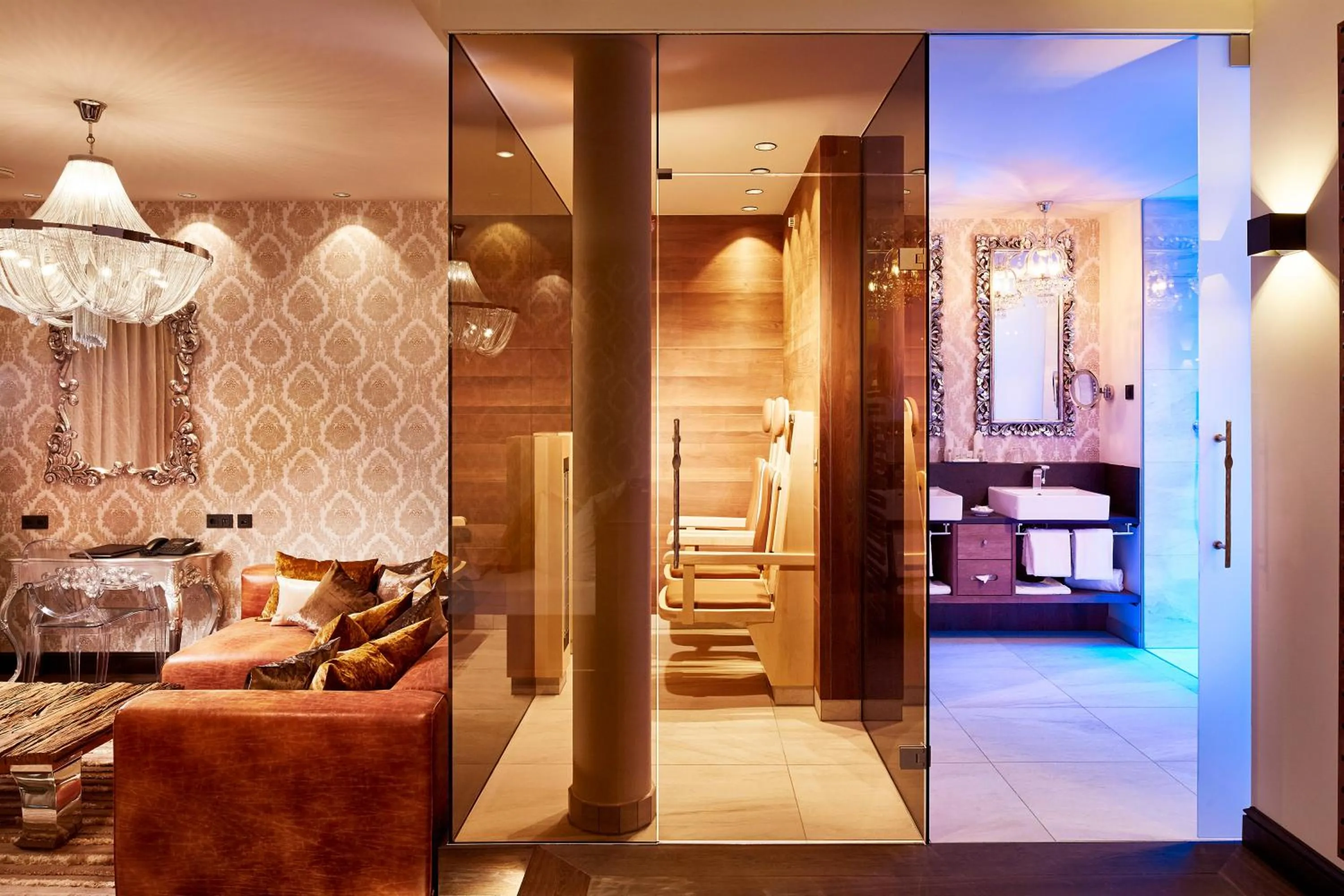 Shower in Das König Ludwig Inspiration SPA