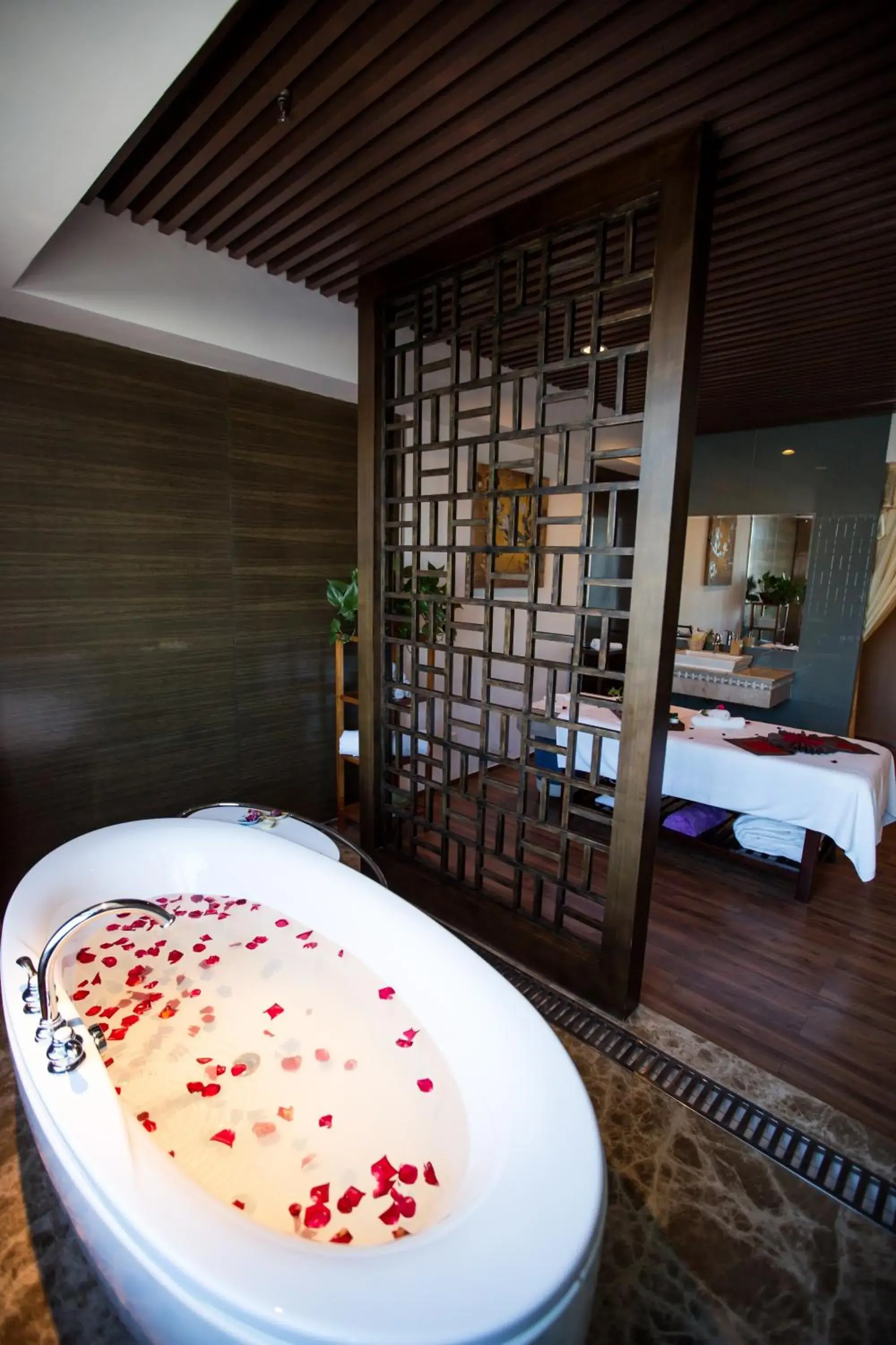 Spa and wellness centre/facilities in The Center Hotel Weihai Spa and wellness centre/facilities in The Center Hotel Weihai