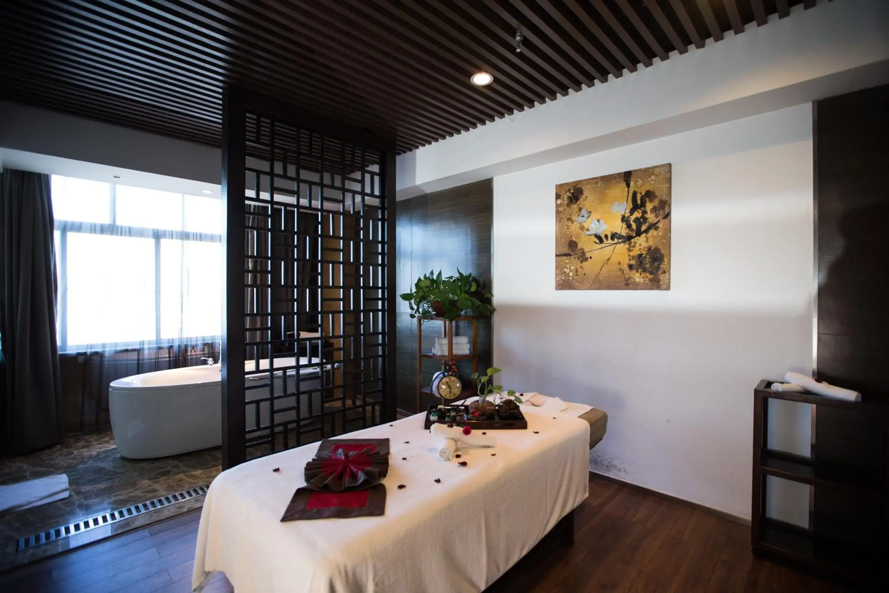 Spa and wellness centre/facilities in The Center Hotel Weihai Spa and wellness centre/facilities in The Center Hotel Weihai