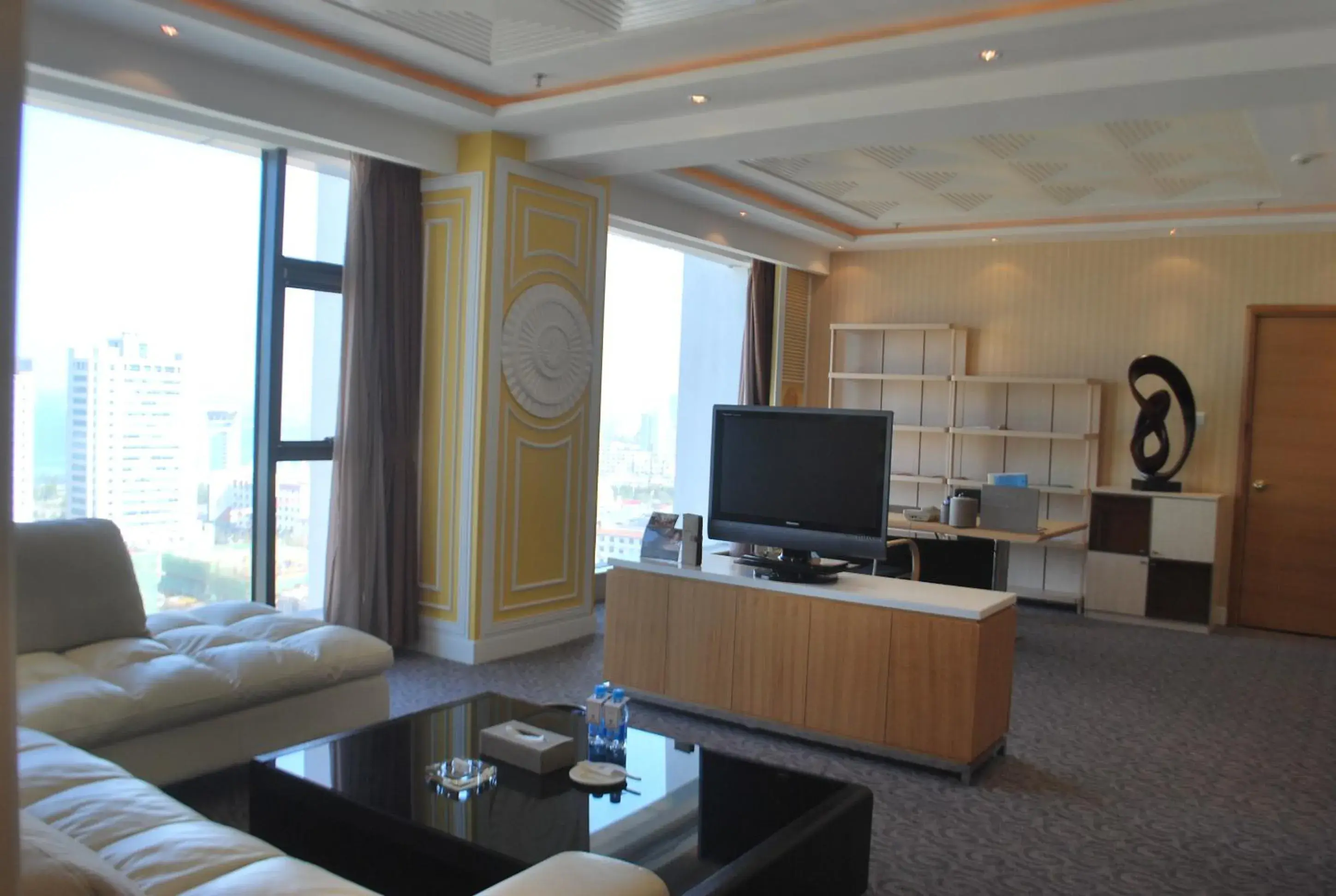 Living room in The Center Hotel Weihai Living room in The Center Hotel Weihai