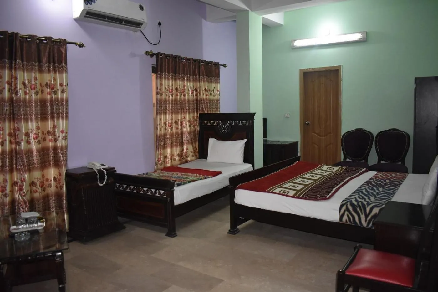 Bedroom, Bed in Hotel The Oriel Islamabad