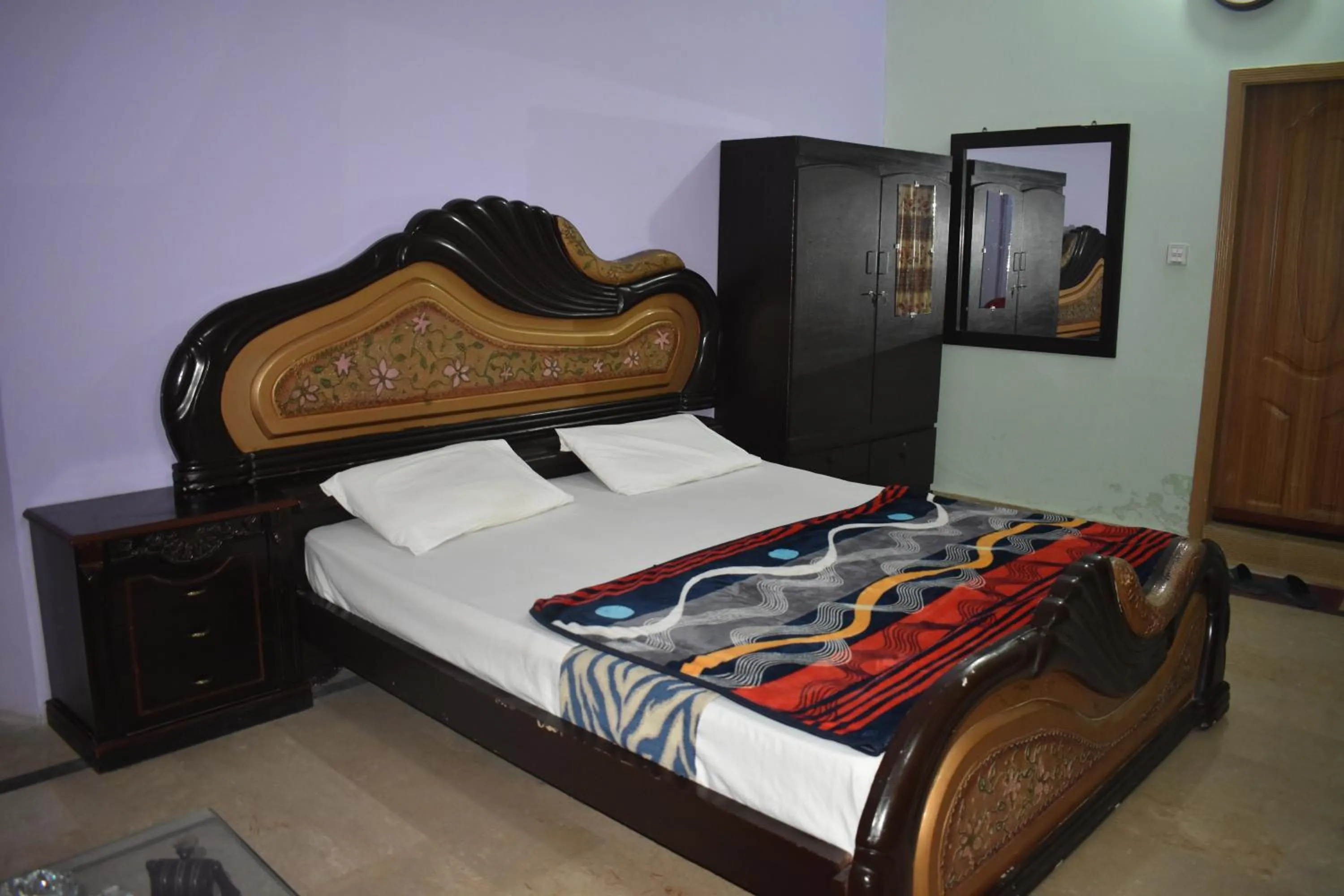 Bedroom, Bed in Hotel The Oriel Islamabad