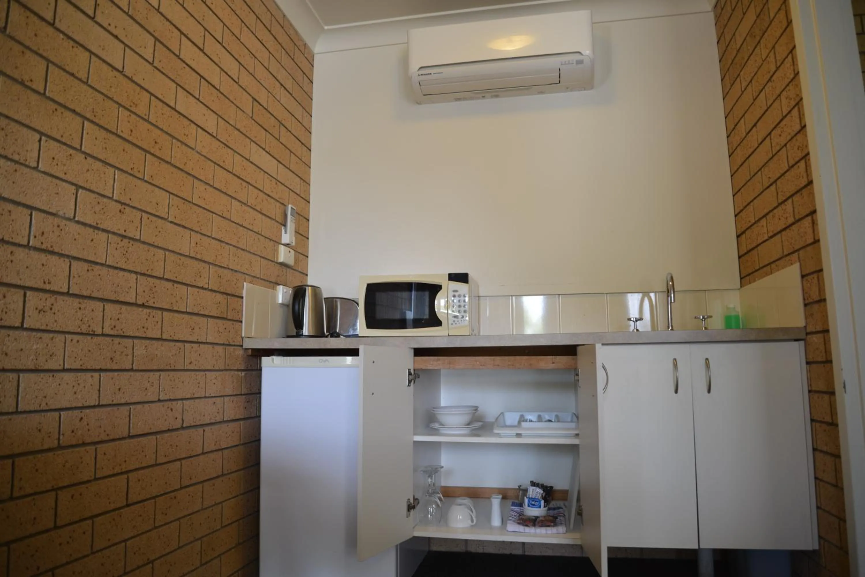 Kitchen or kitchenette in Albury Allawa Motor Inn
