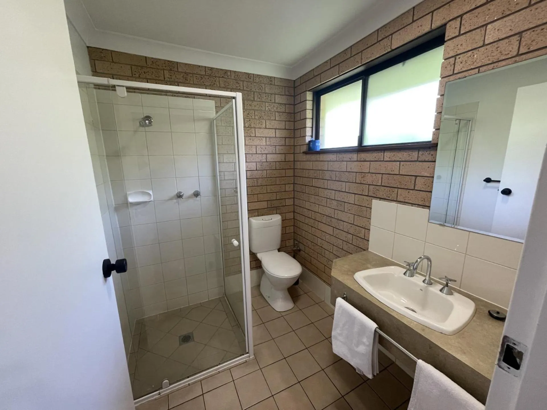 Shower in Albury Allawa Motor Inn