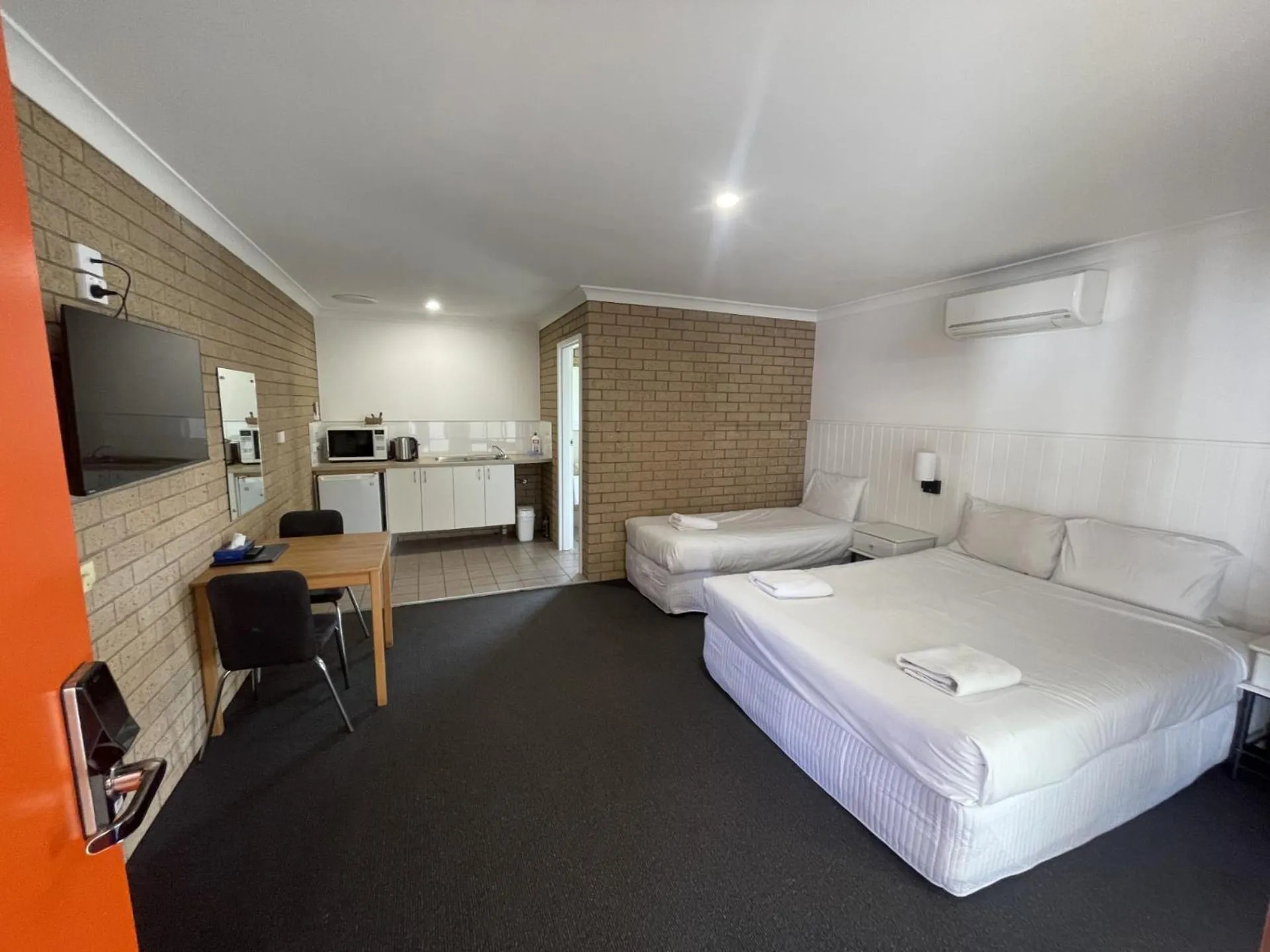 Bed in Albury Allawa Motor Inn