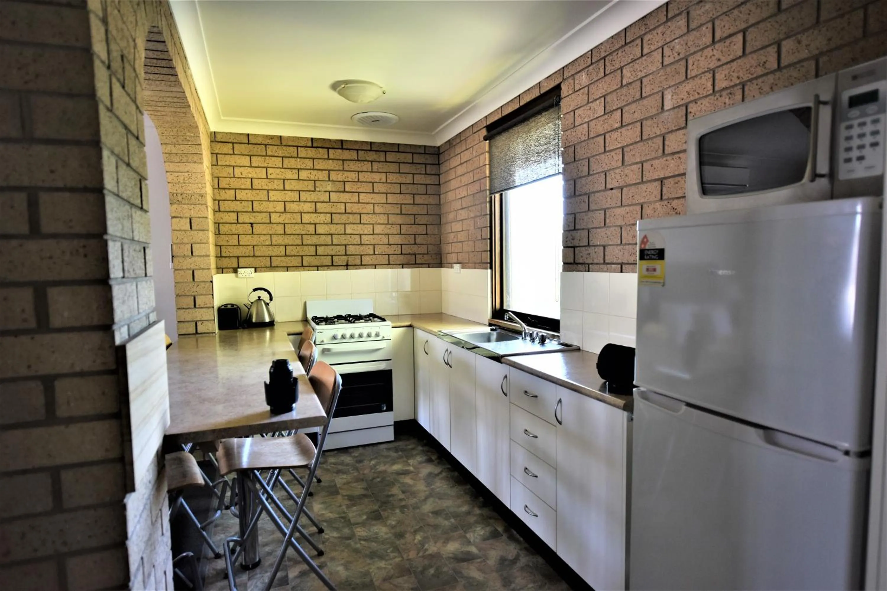 Kitchen or kitchenette in Albury Allawa Motor Inn