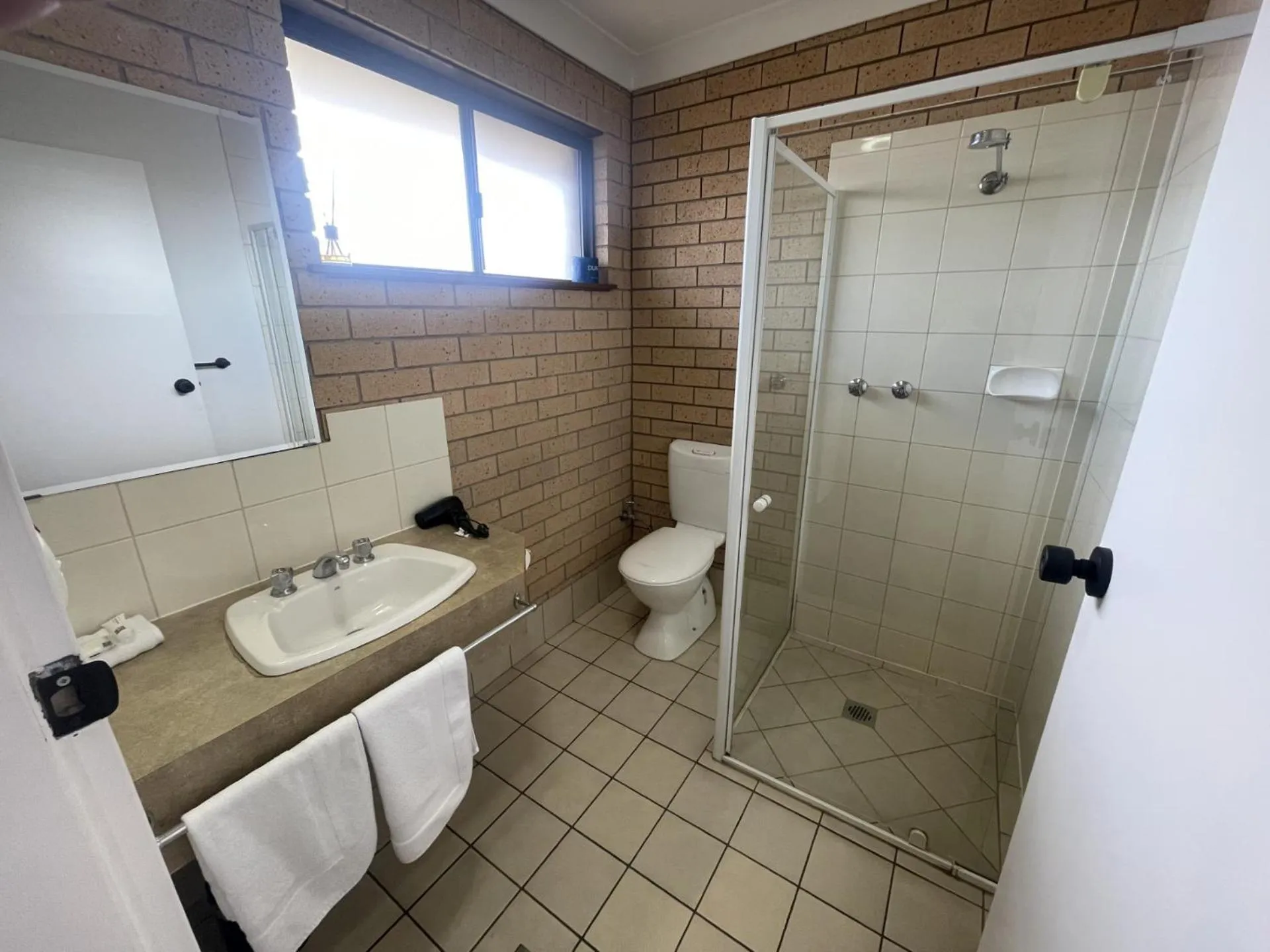 Bathroom in Albury Allawa Motor Inn