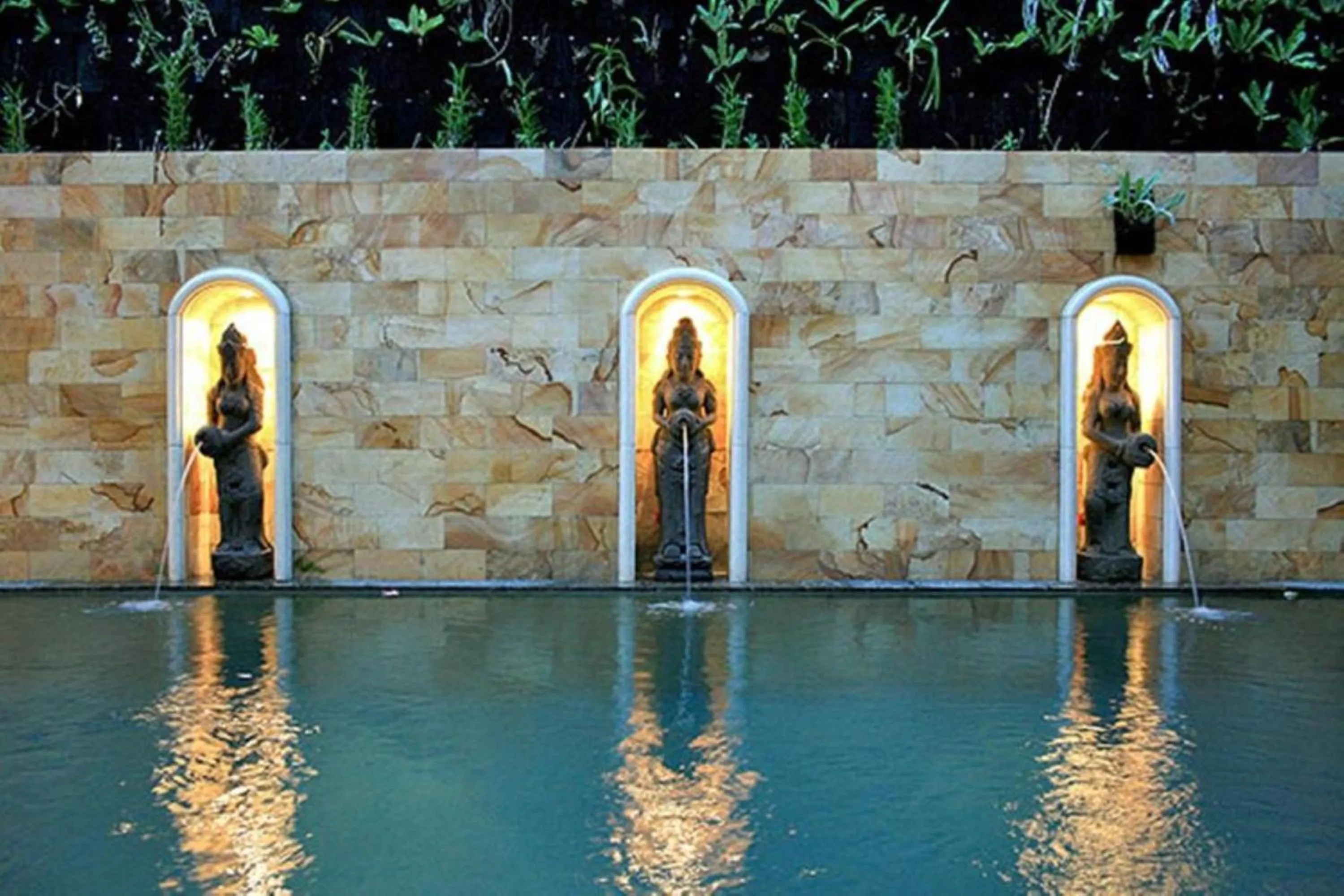 Swimming pool in Taman Ayu Legian Hotel
