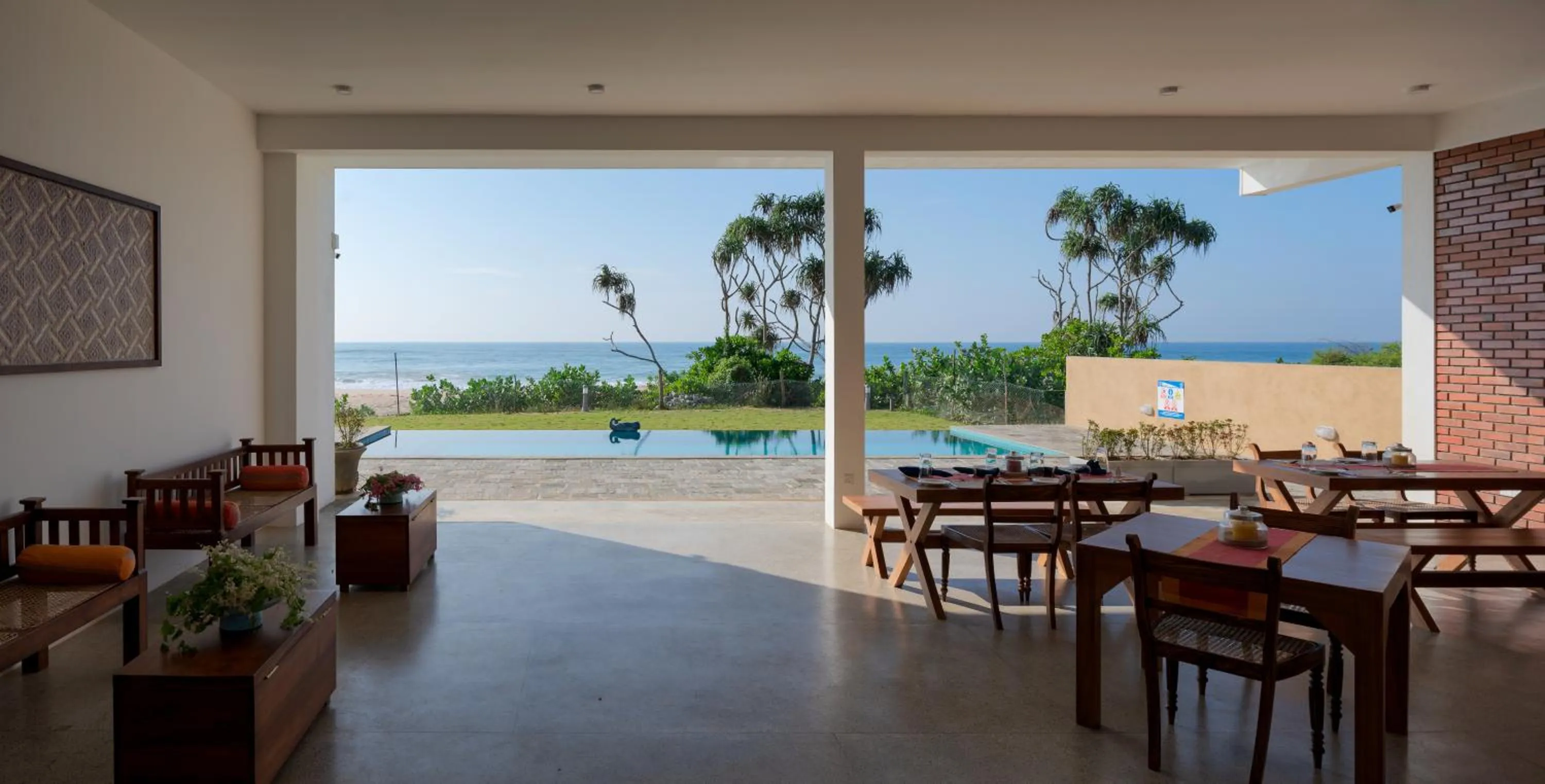 Restaurant/Places to Eat in Bungalow By The Beach