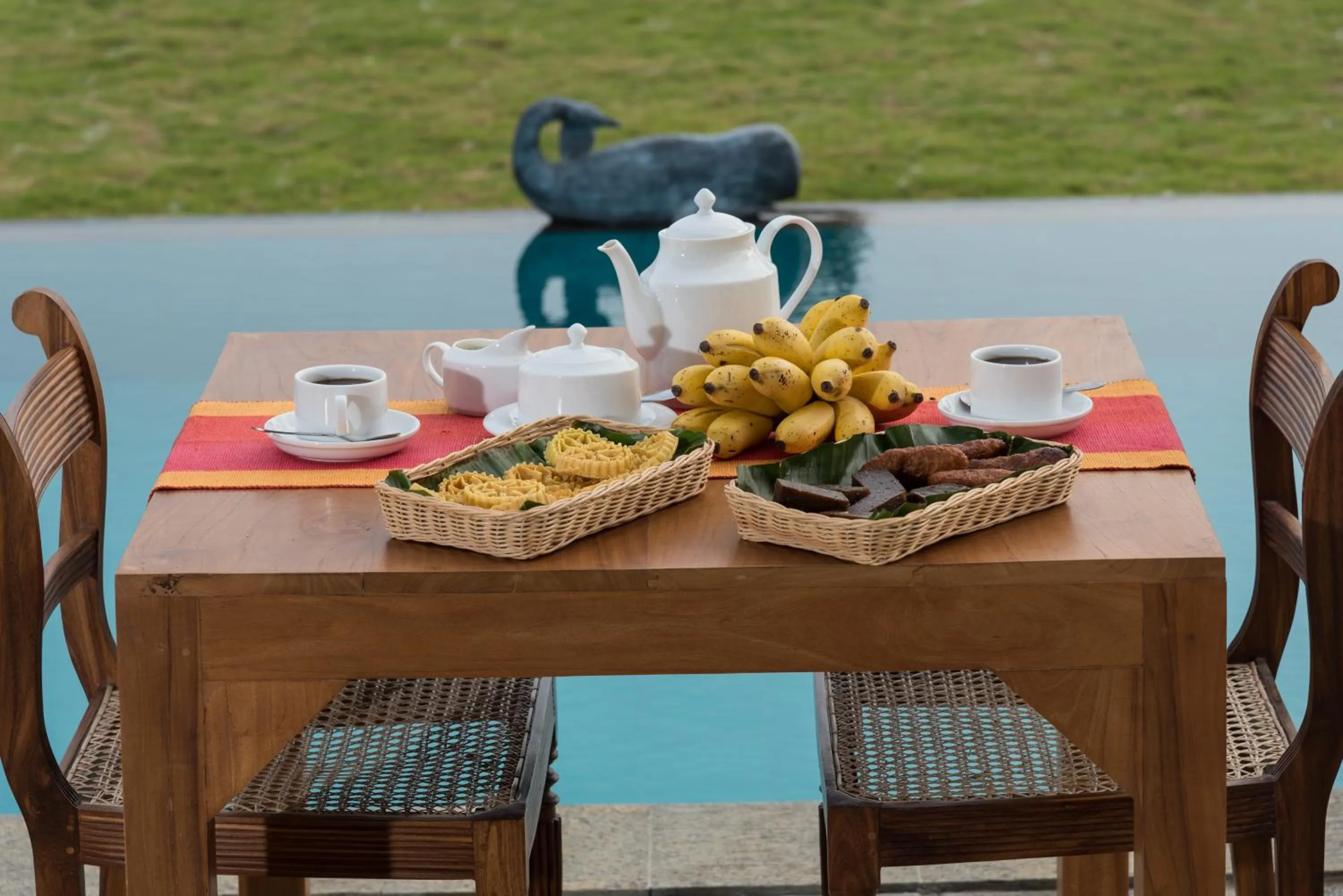 Food and drinks in Bungalow By The Beach