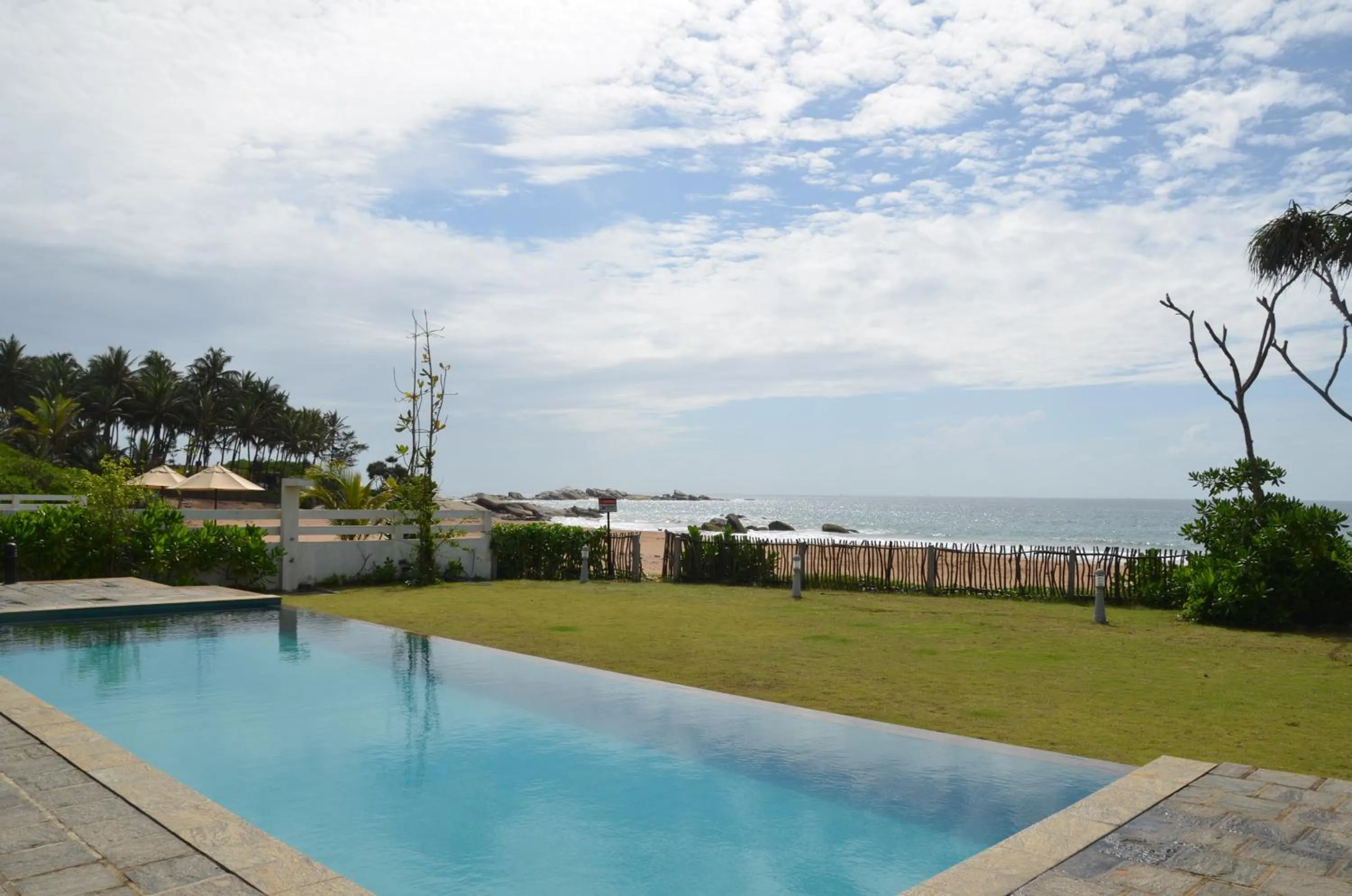 Garden view, Swimming Pool in Bungalow By The Beach