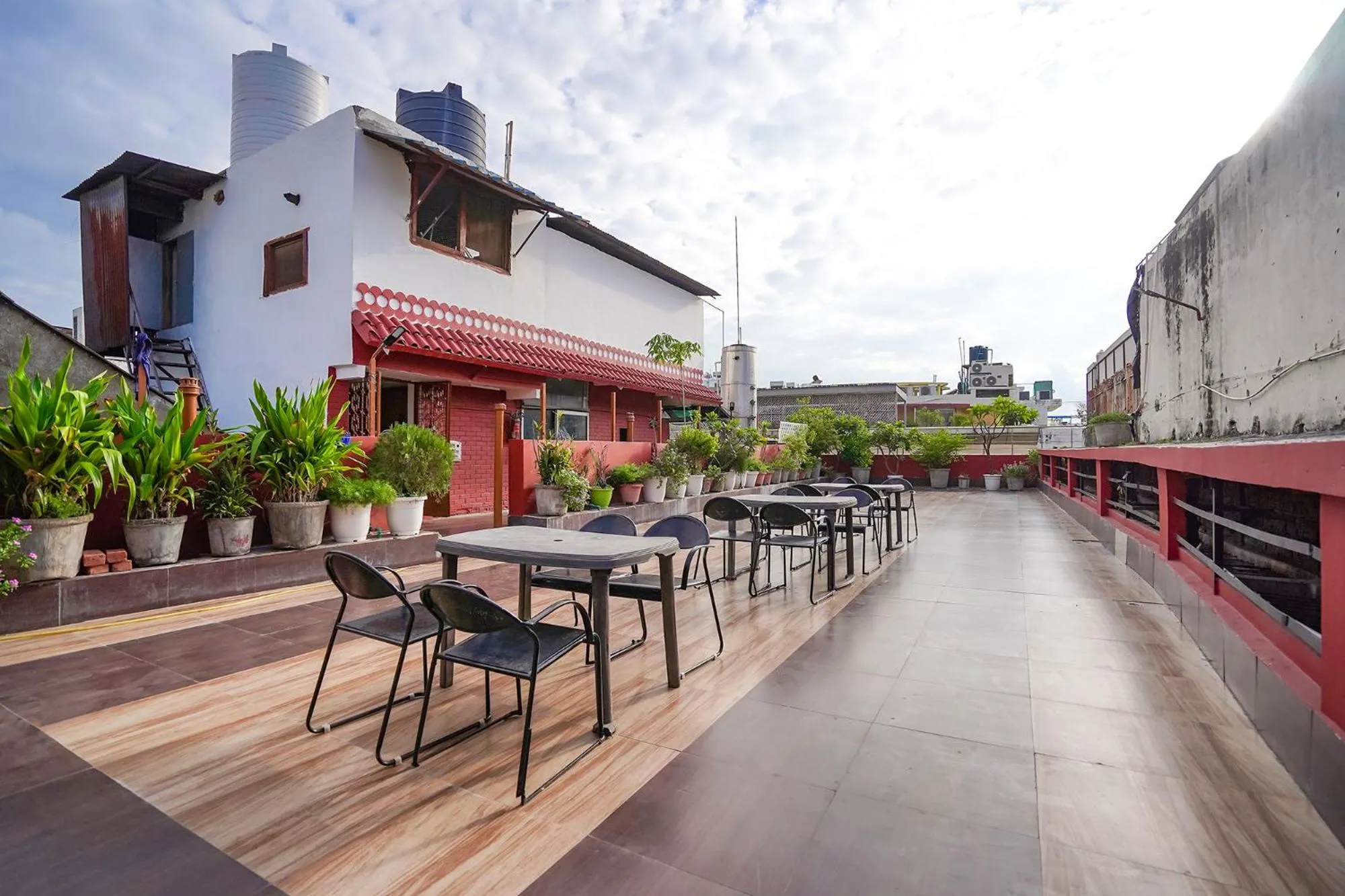 Restaurant/places to eat in FabHotel India International