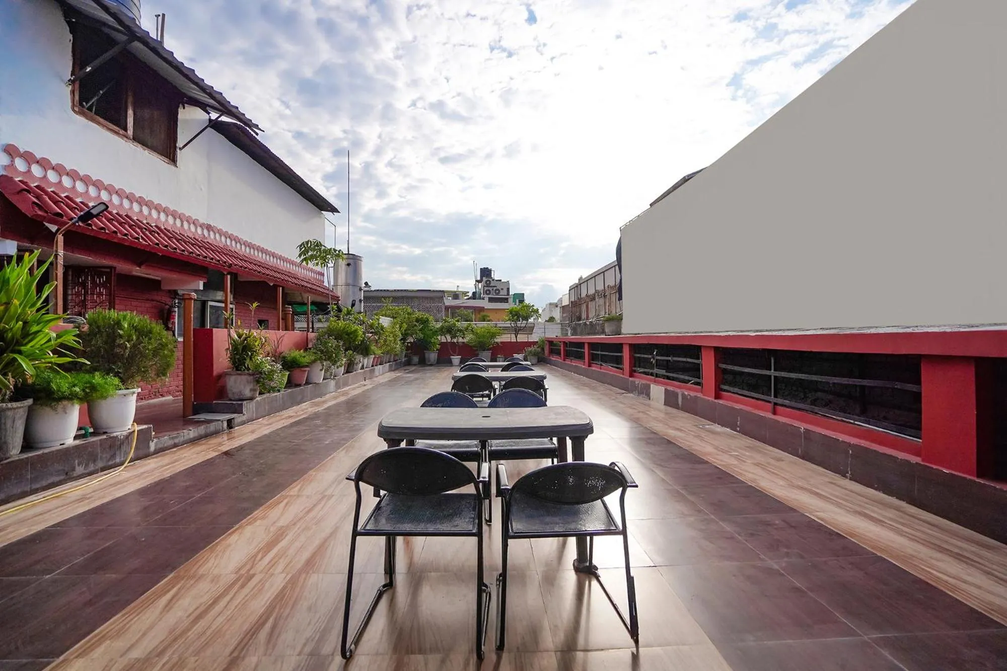Restaurant/places to eat in FabHotel India International