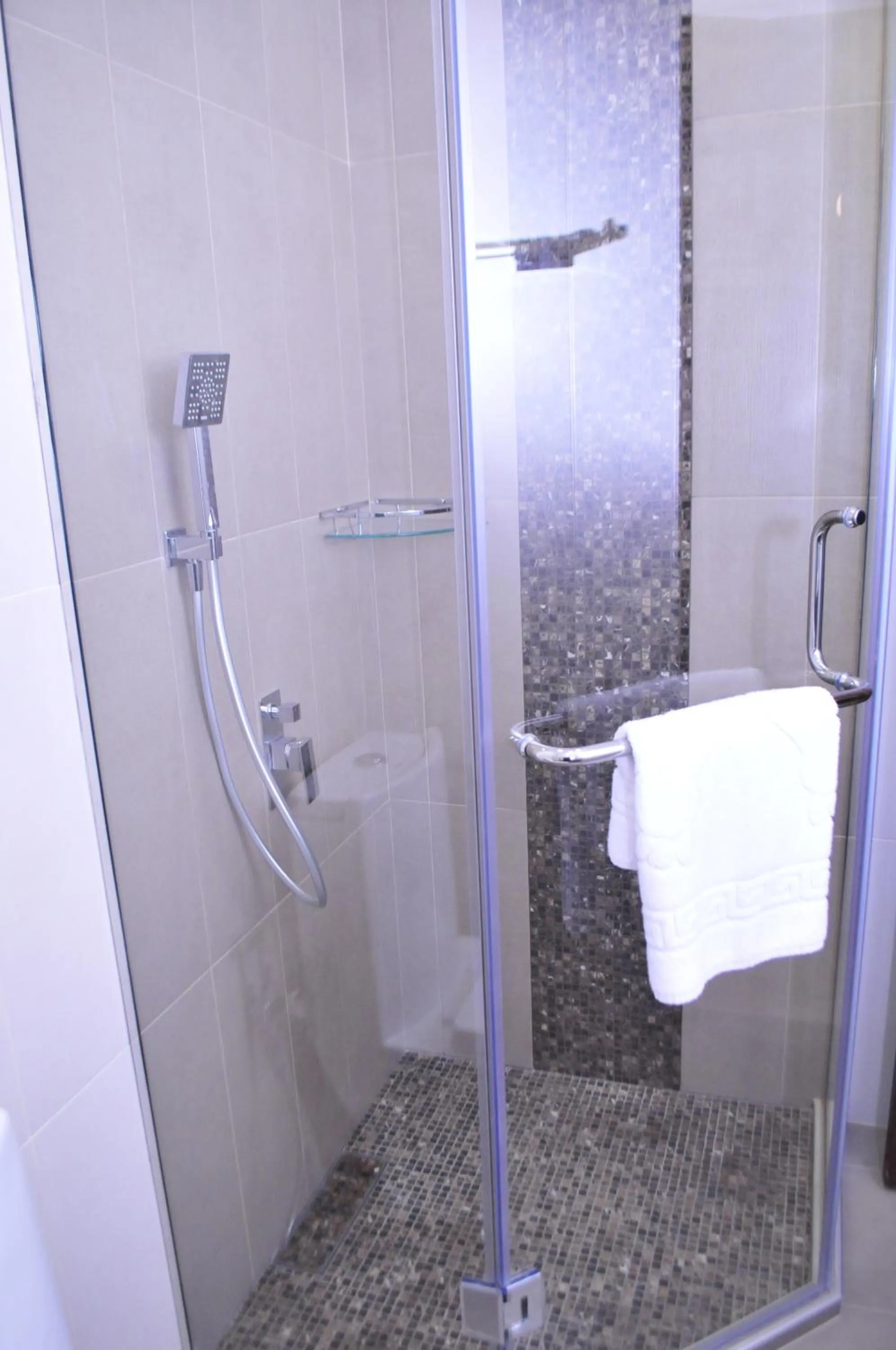Shower in Panorama Resort&Suites