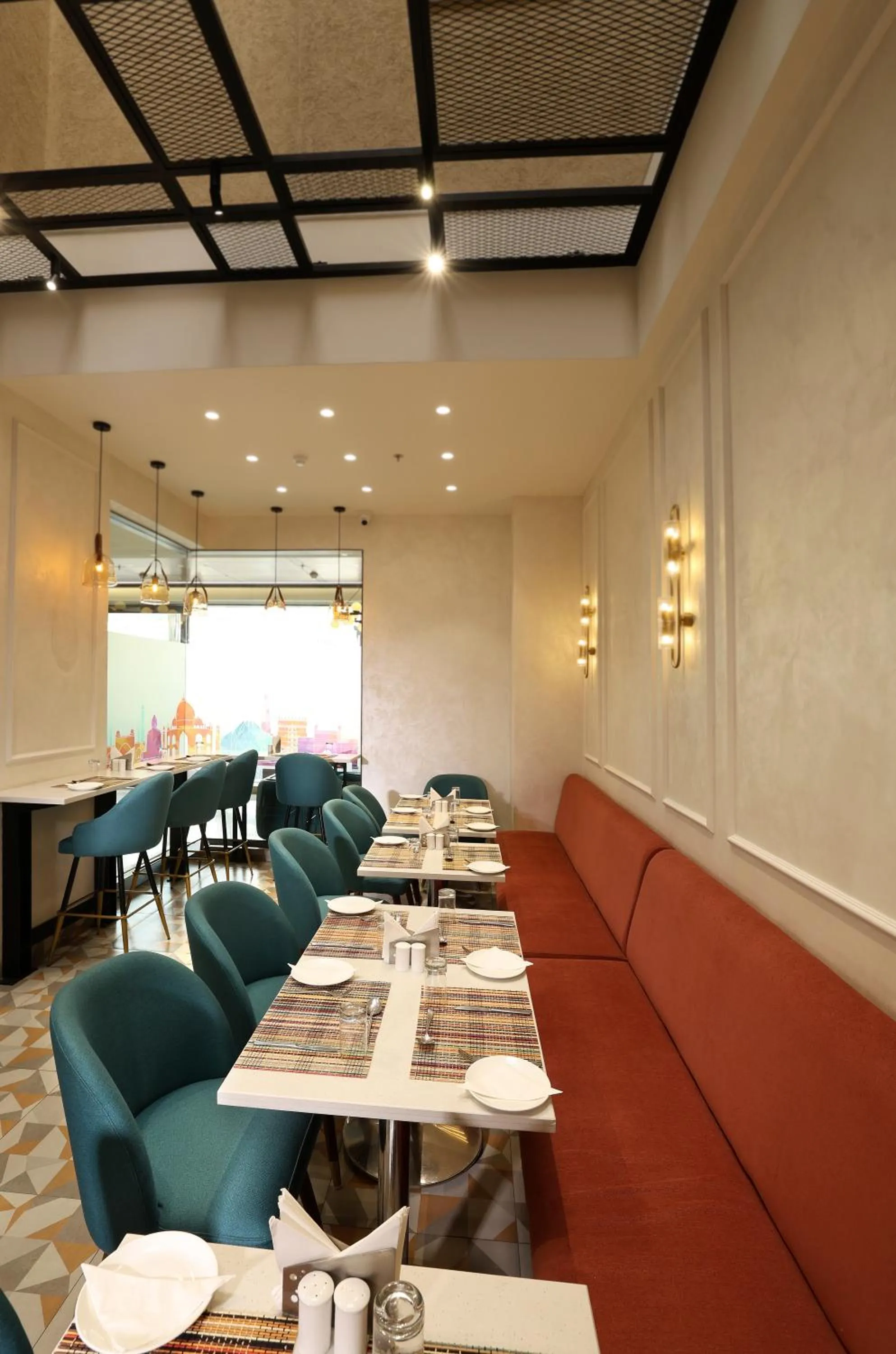 Restaurant/places to eat in Indus Biznotel