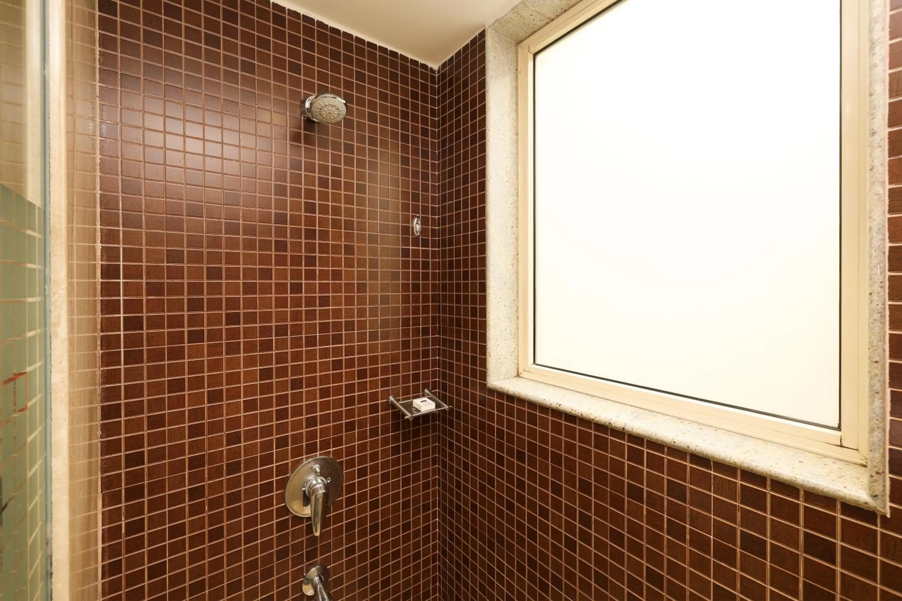 Shower in Indus Biznotel