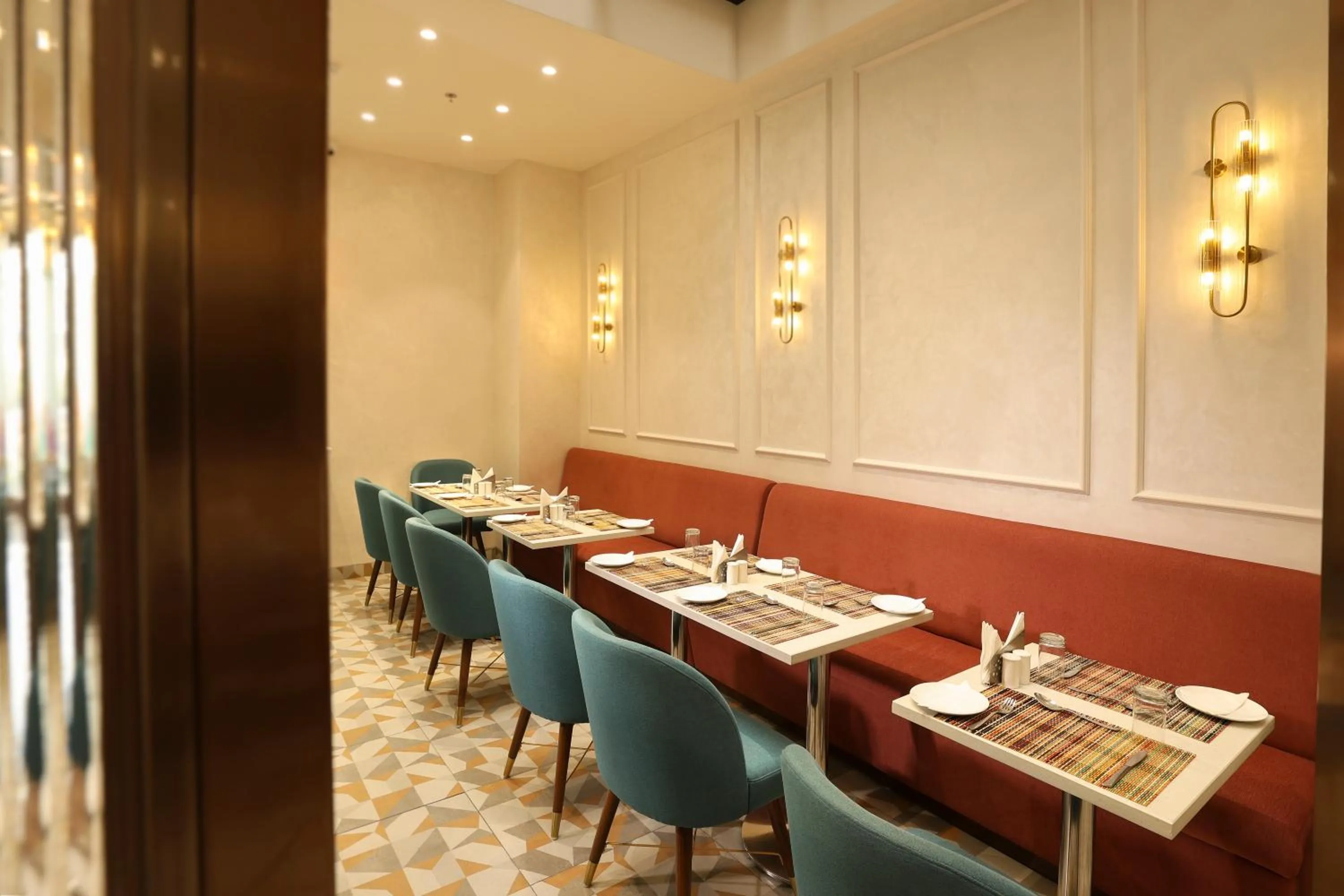 Restaurant/places to eat in Indus Biznotel