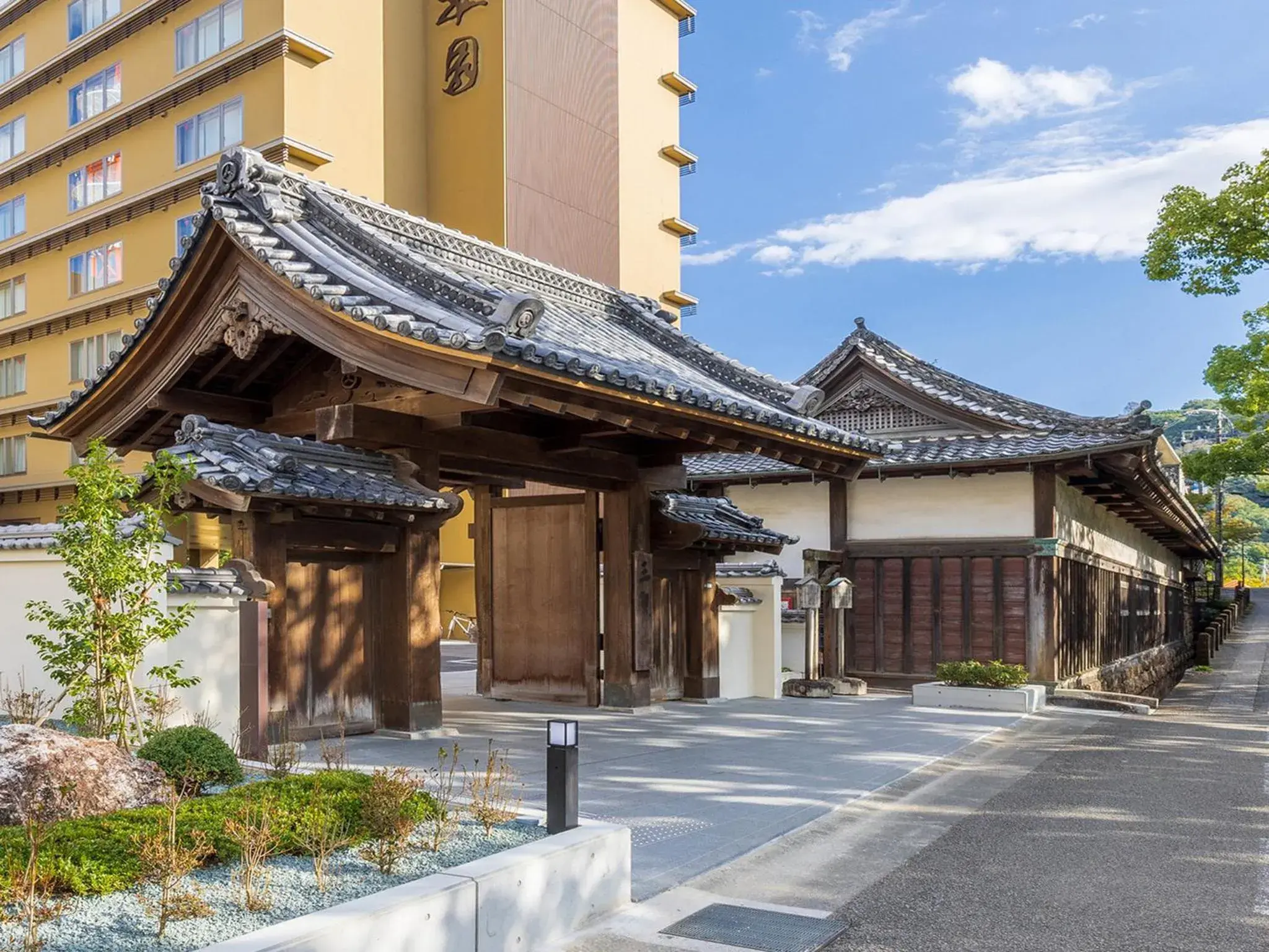 Property building in Sansuien Property building in Sansuien