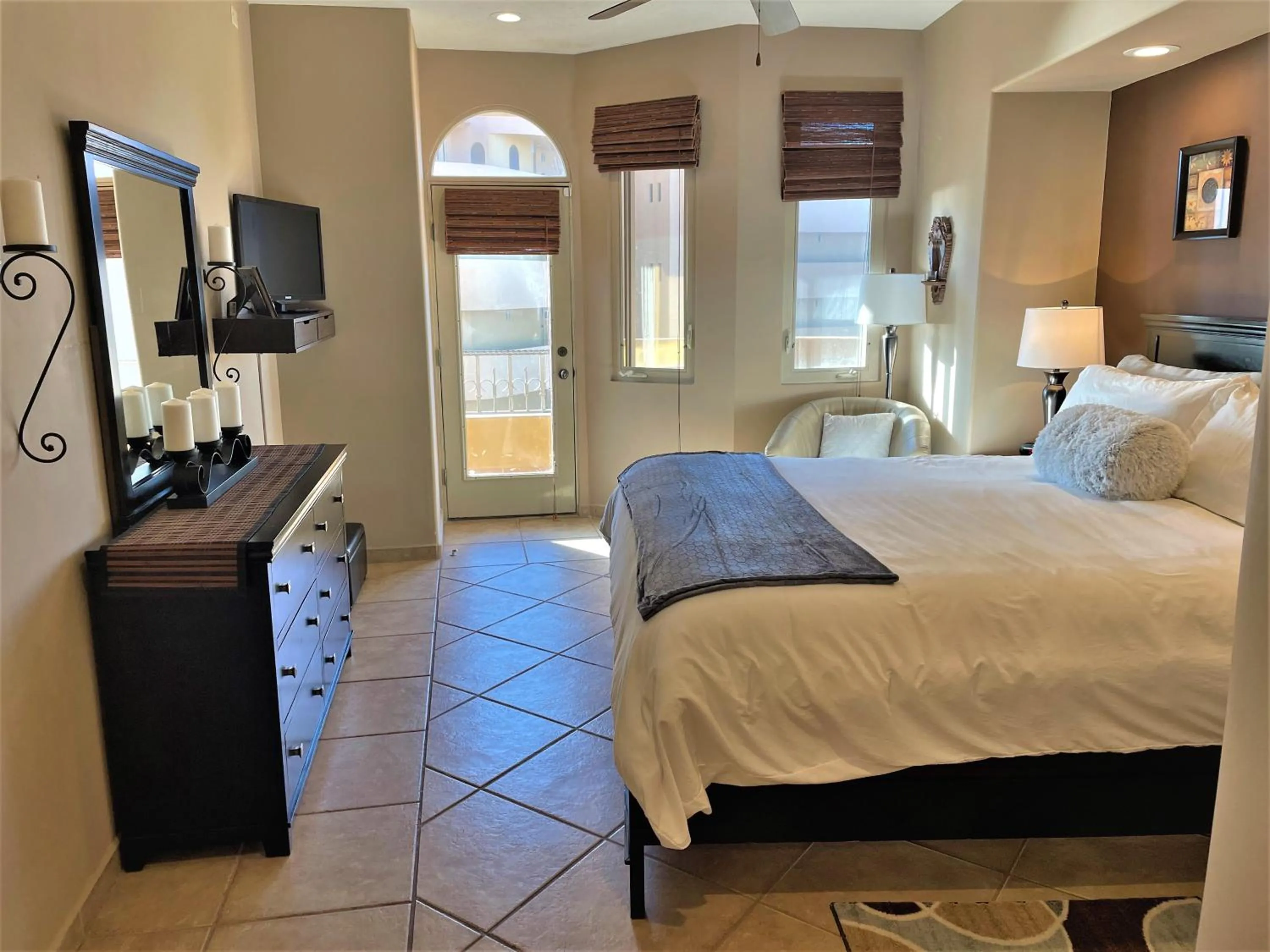 Bedroom, Bed in Bella Sirena 601-D