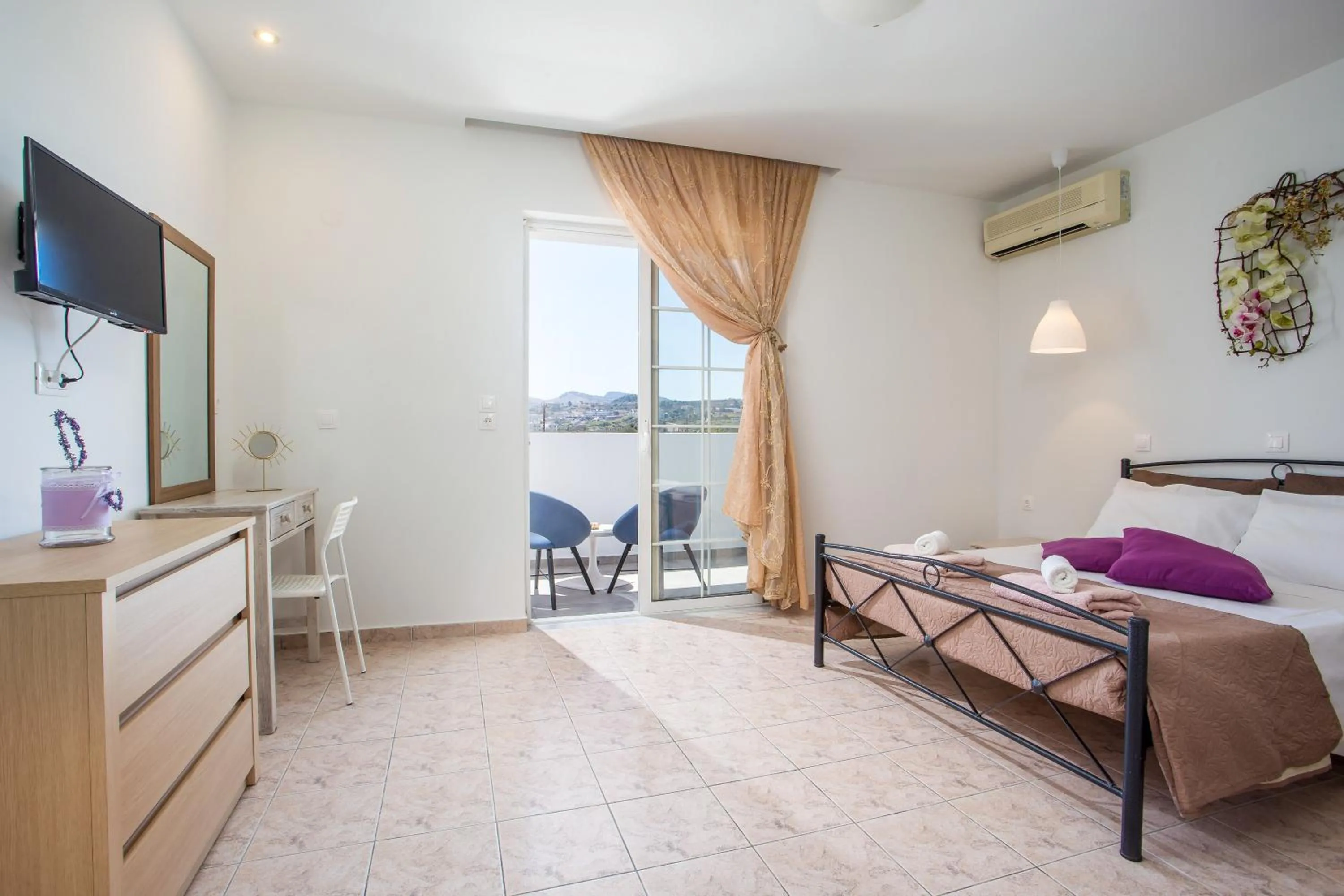 Bed in Kampus Living Luxury Complex