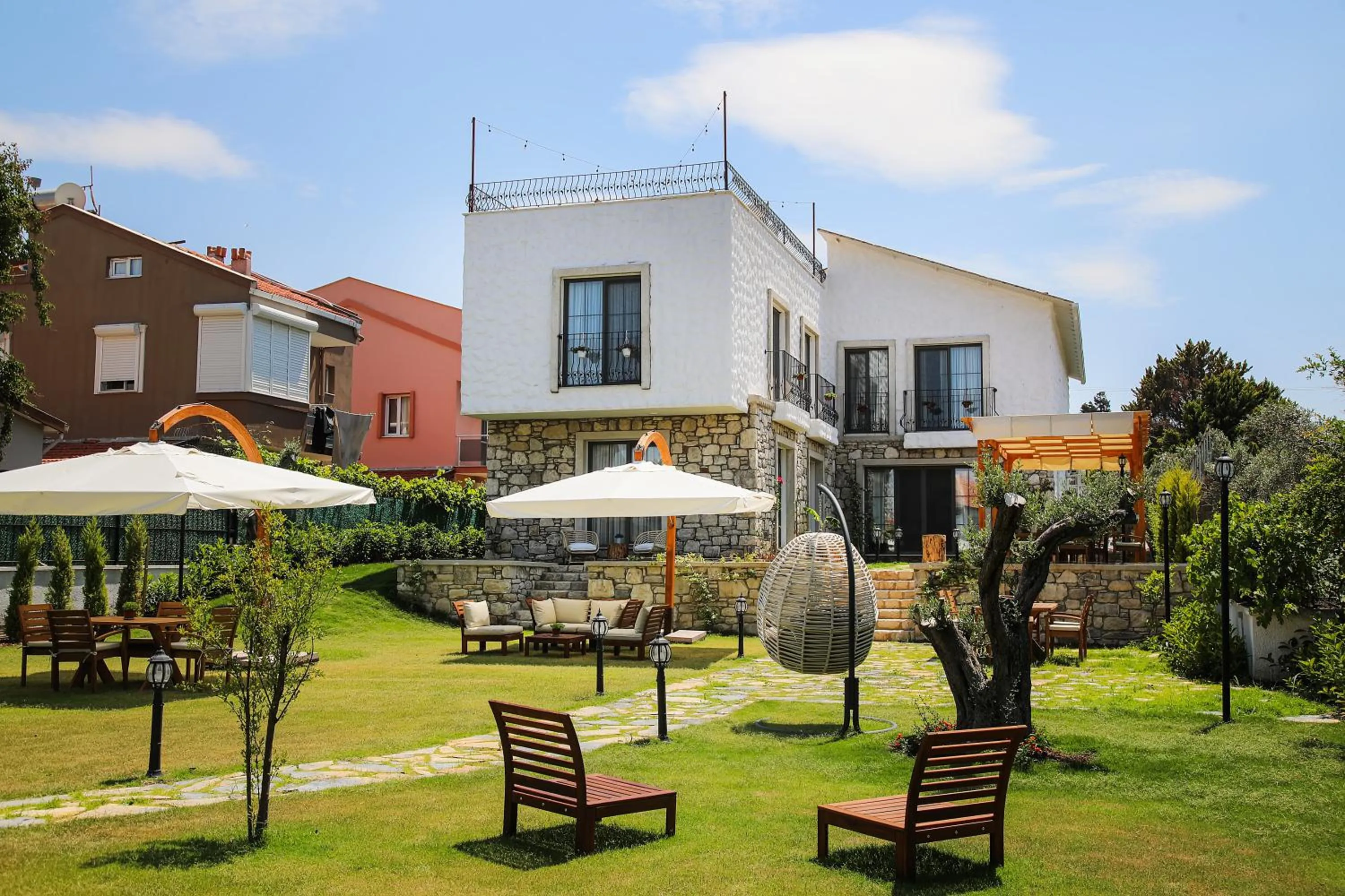 Property building in Huzurla otel