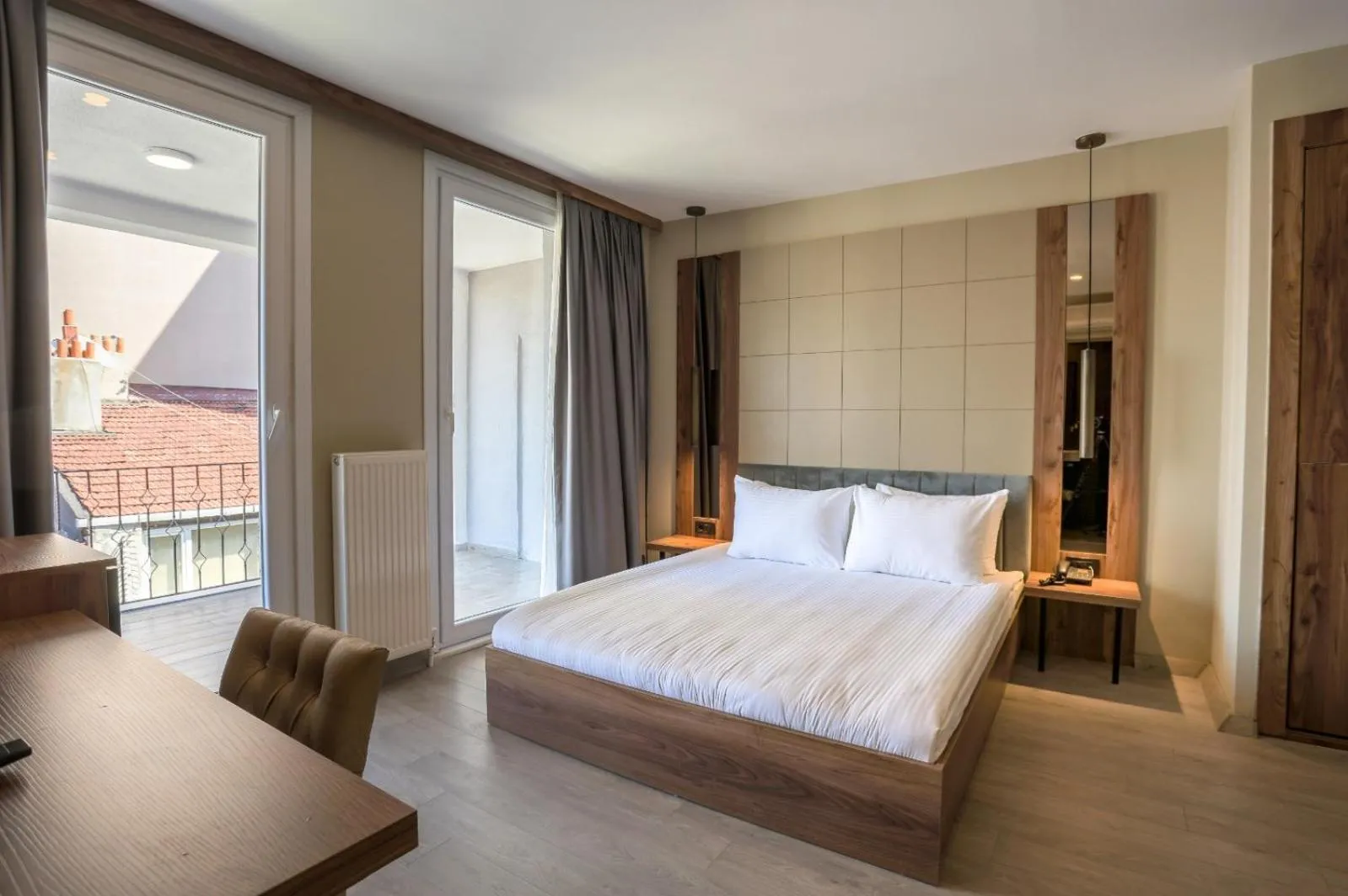 Photo of the whole room, Bed in Arach Hotel Harbiye