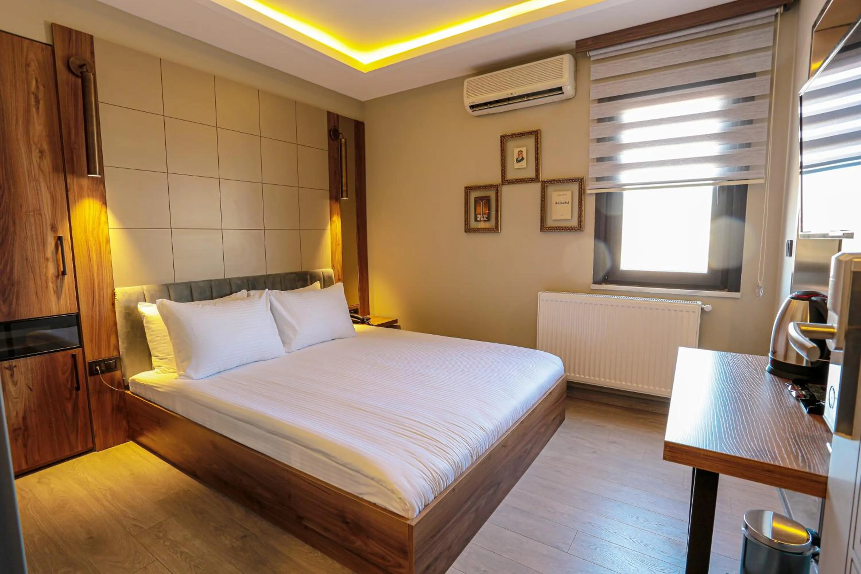 Photo of the whole room, Bed in Arach Hotel Harbiye