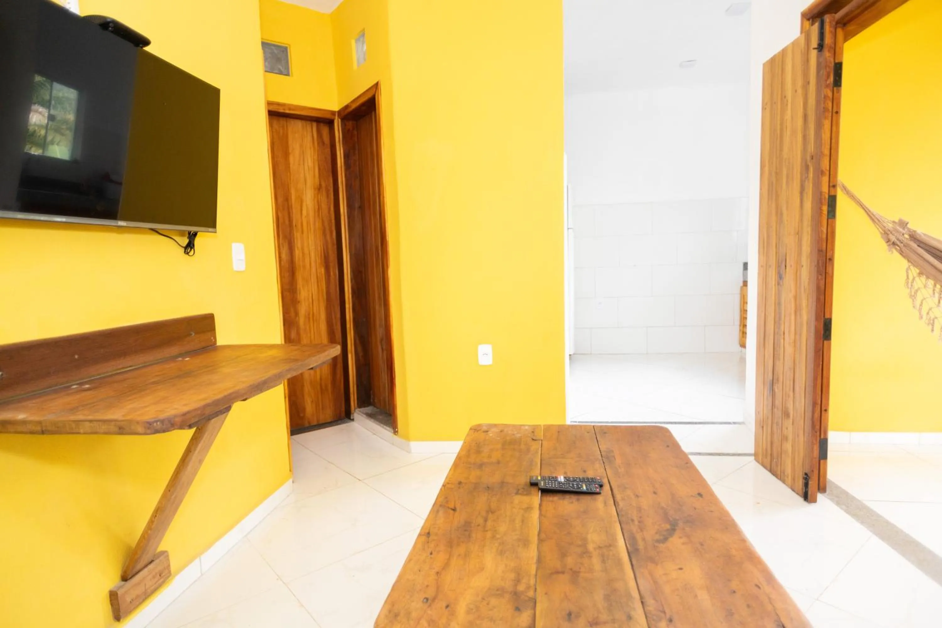 Communal lounge/ TV room in Pousada Flor do Arraial