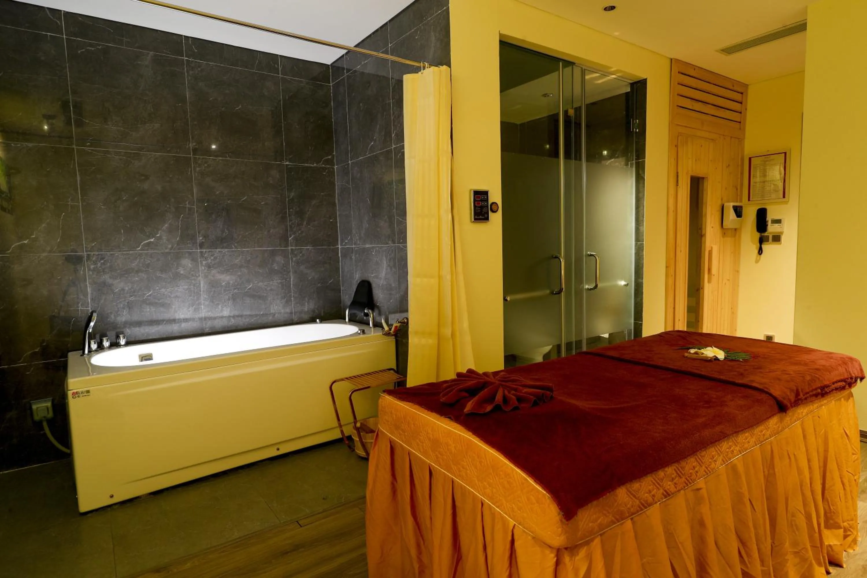 Spa and wellness centre/facilities, Bed in Dolce by Wyndham Hanoi Golden Lake